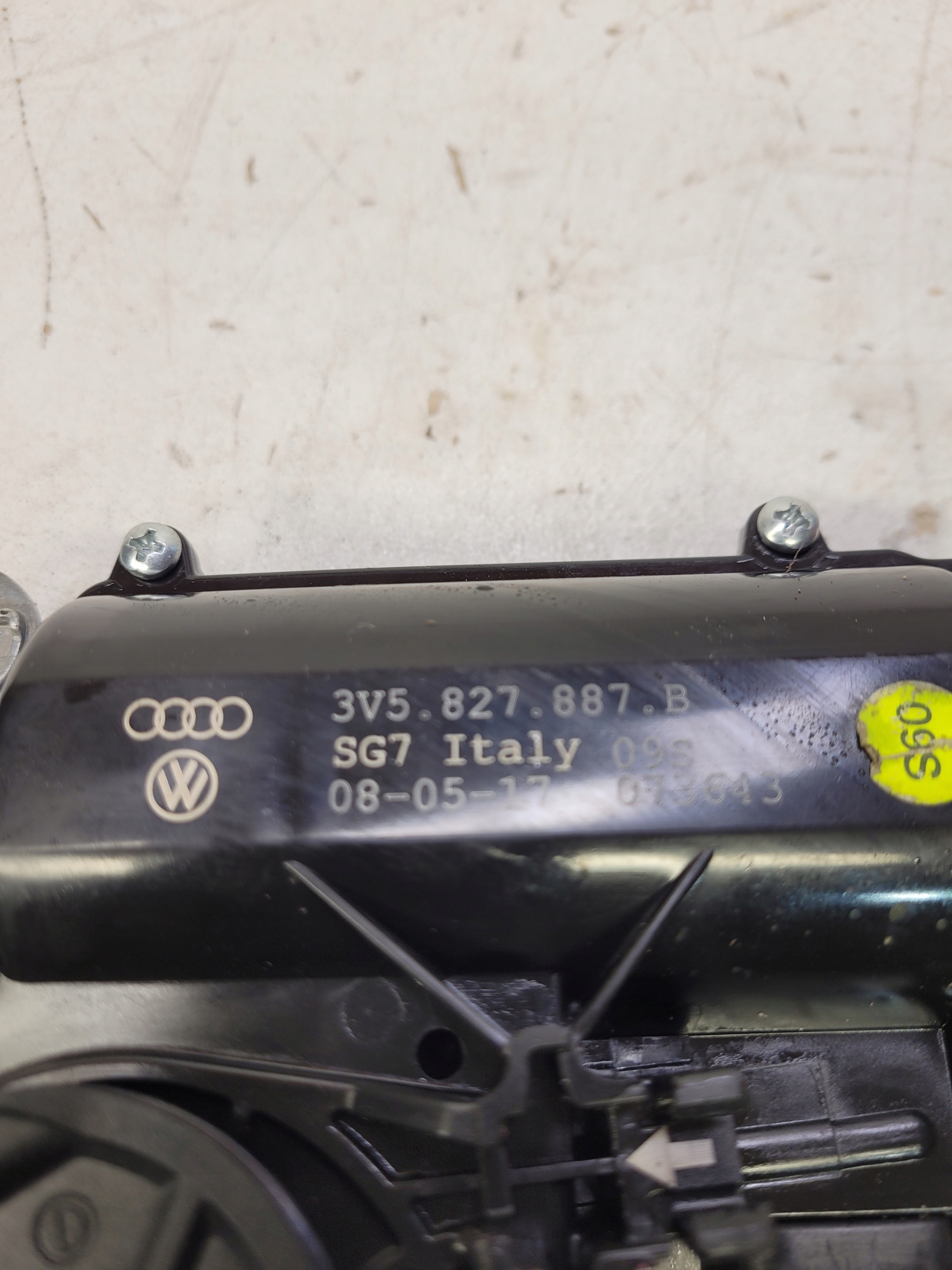 lock DOCIAG bonnet rear part AUDI A4 B9 A5 Q7 3V5827887B