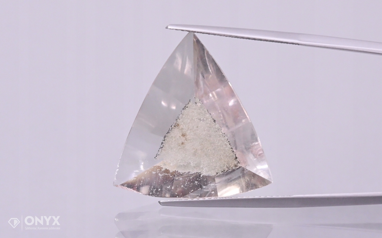 Křemen s Lodolitem fazetovaný nepravidelný 24,5x23,5 mm