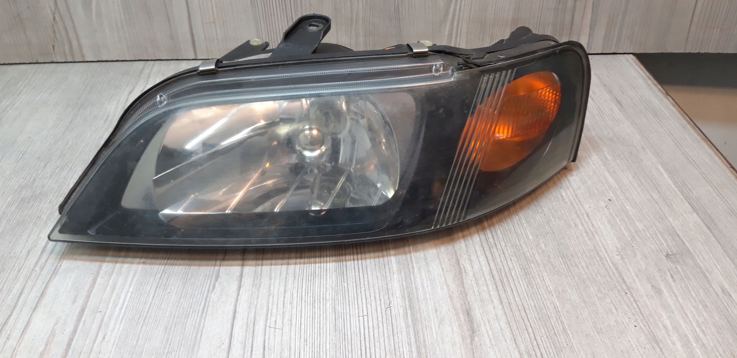 REFLEKTOR LAMPA PRZEDNIA LEWA MITSUBISHI SPACE STAR I