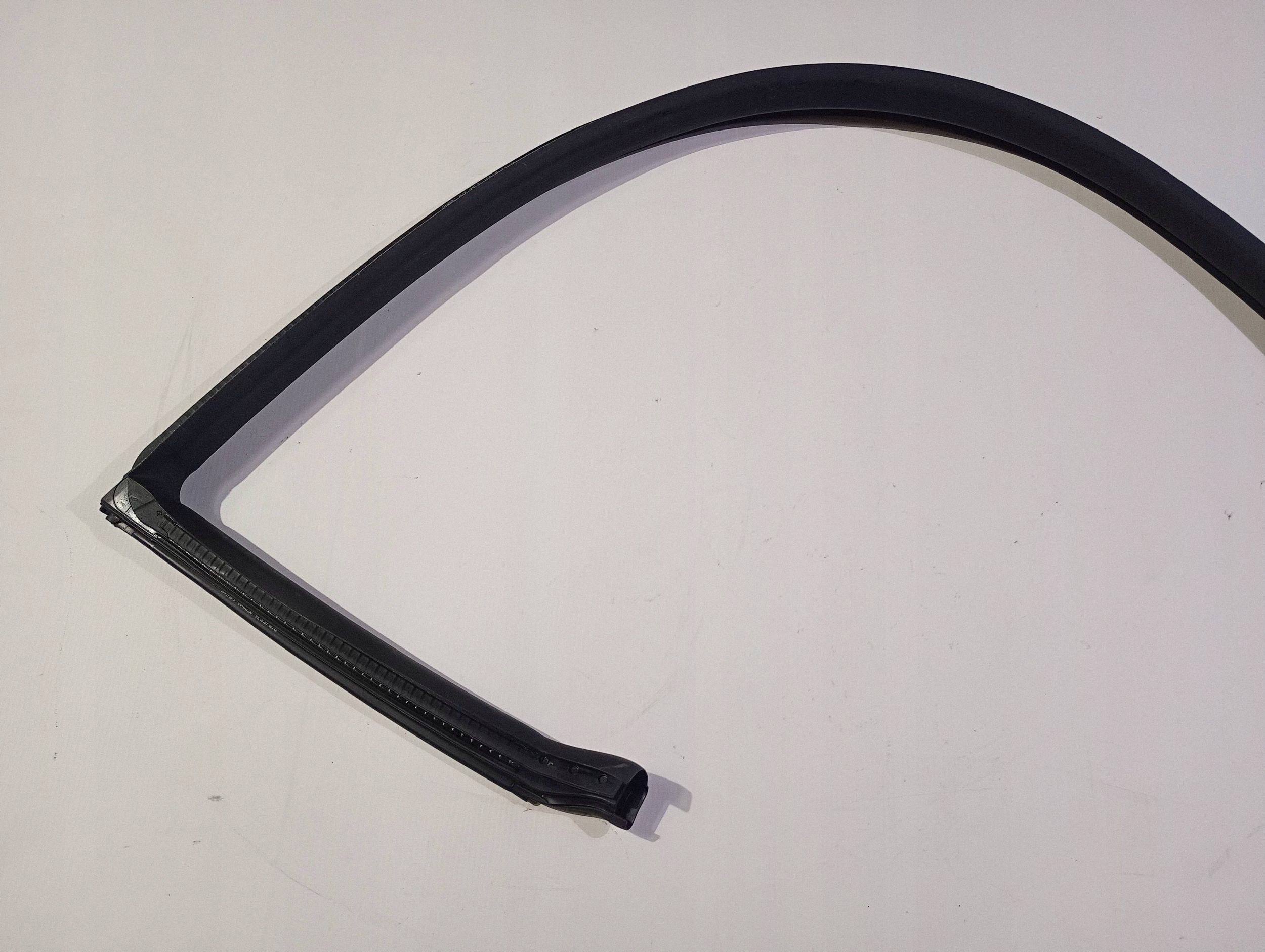gasket upper windows front front left Maserati GranTurismo 2008
