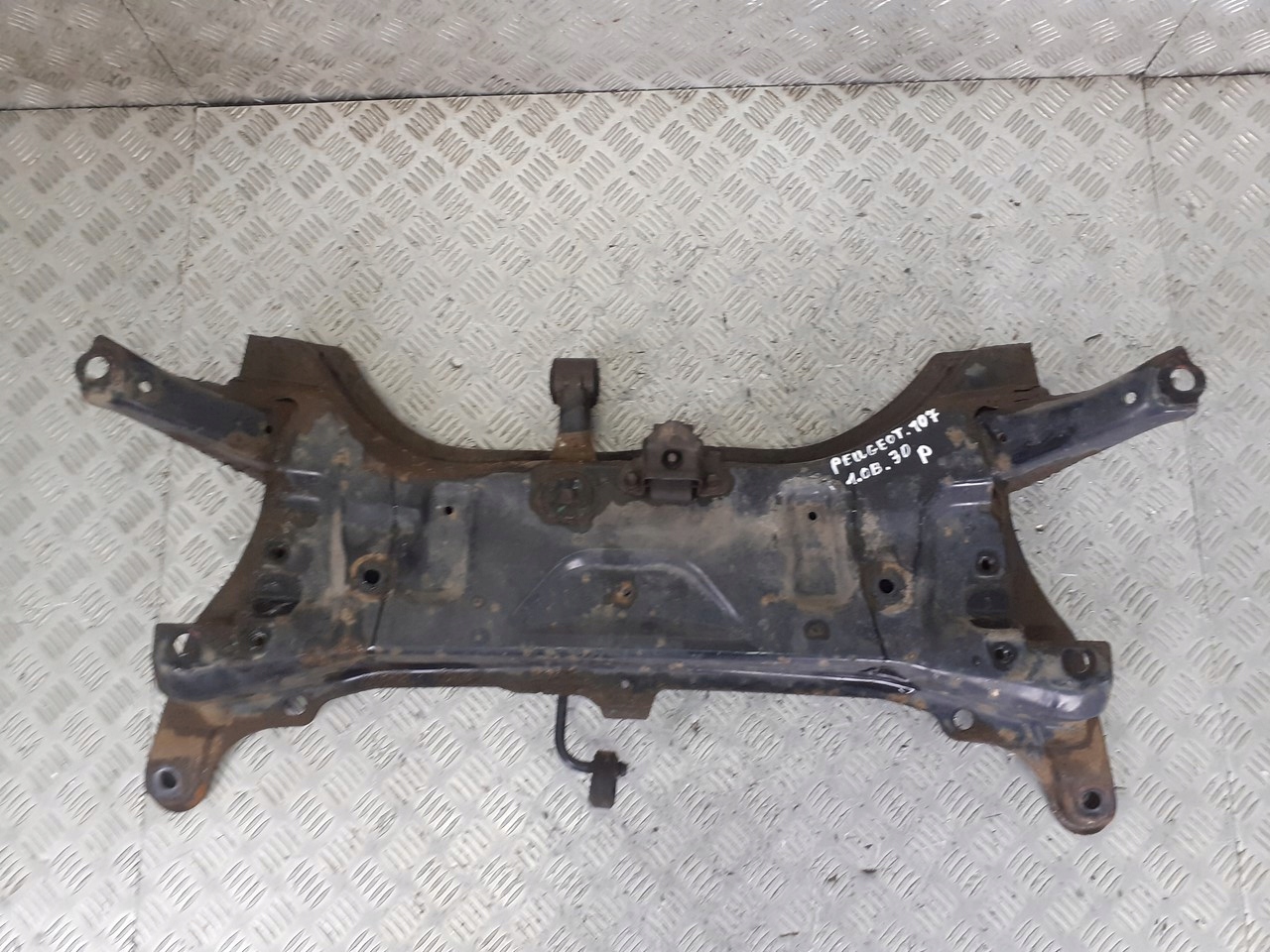 подрамник peugeot 107 1.0