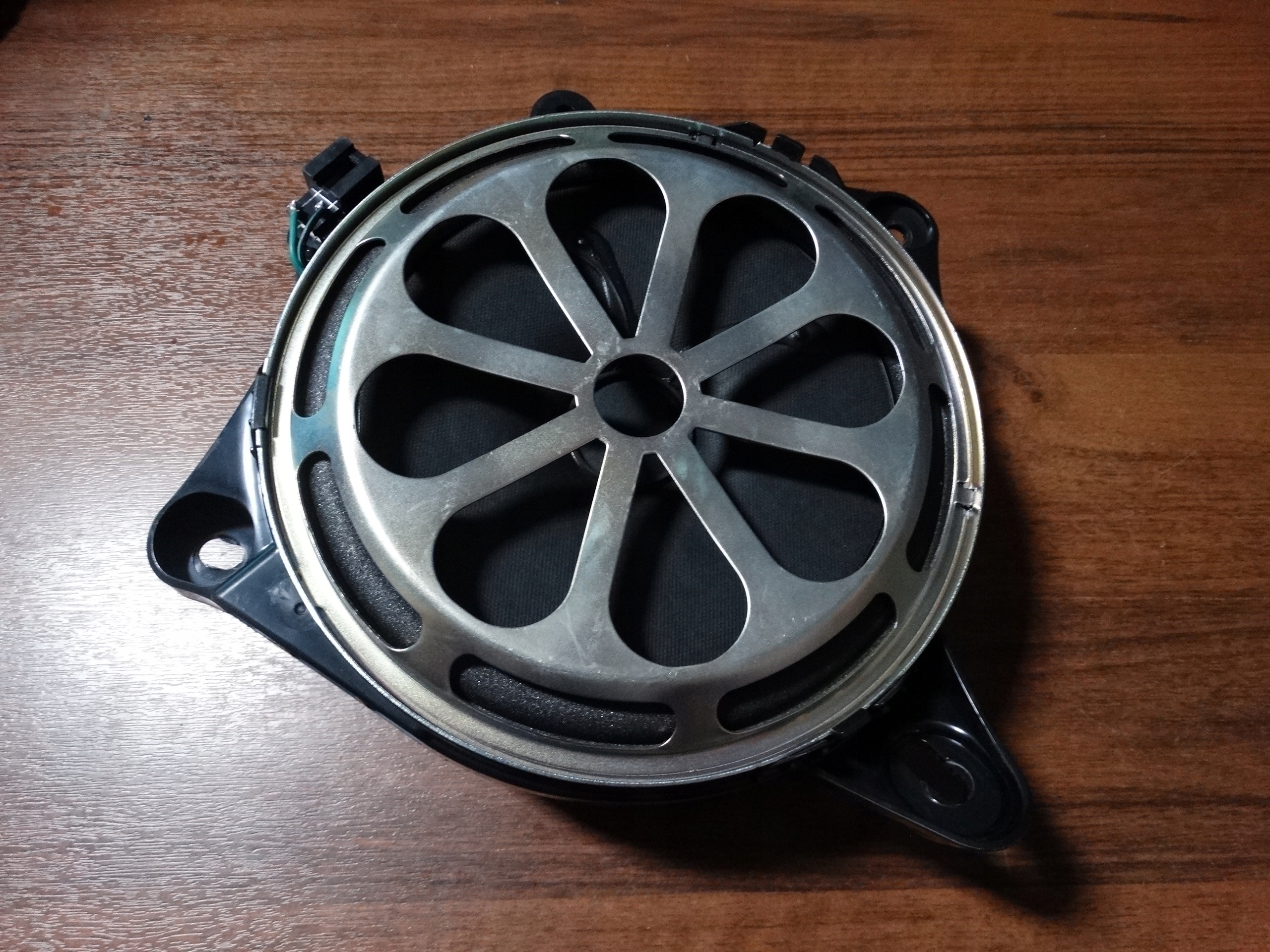IDEALNY speaker BURMESTER right MERCEDES W167 1