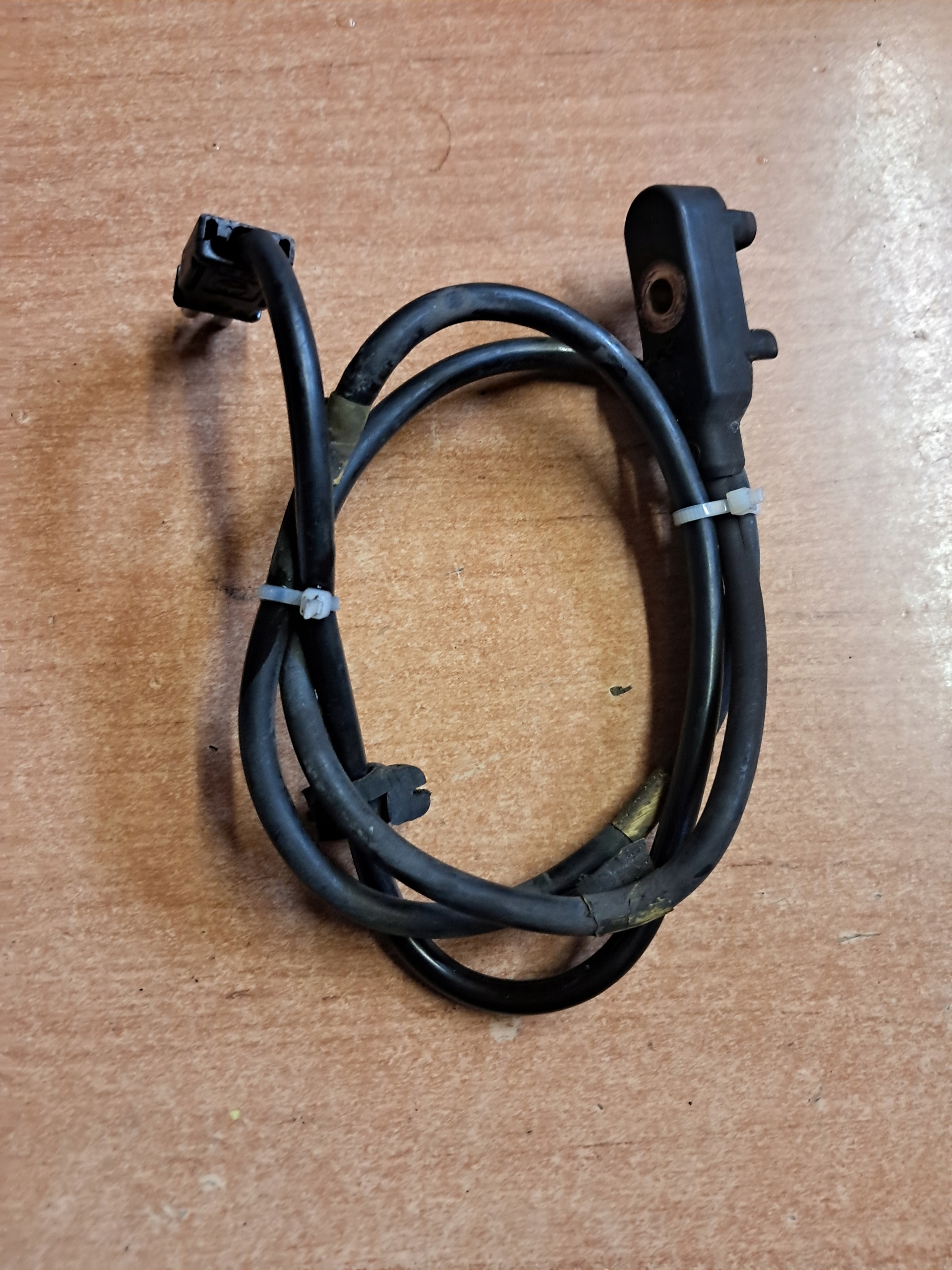 Sensor KLOCKOW HAMULCOWYCH MERCEDES 107 SL SLC 0085451728