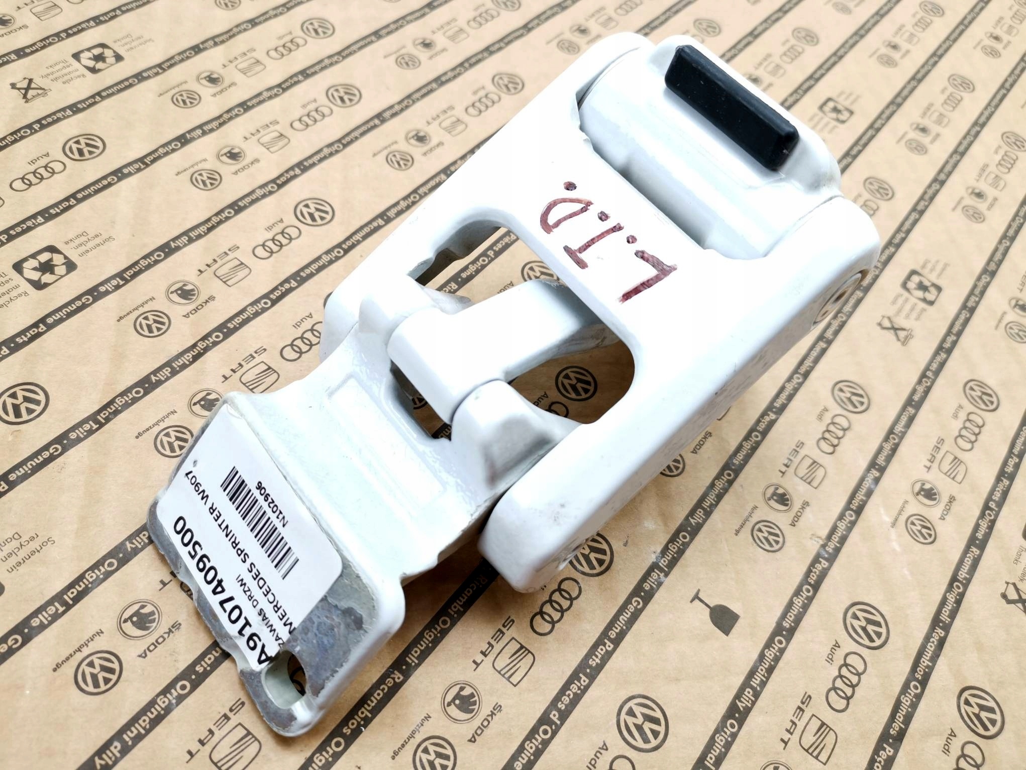 ZAWIAS DRZWI 270' LEWY MERCEDES SPRINTER W907 W910