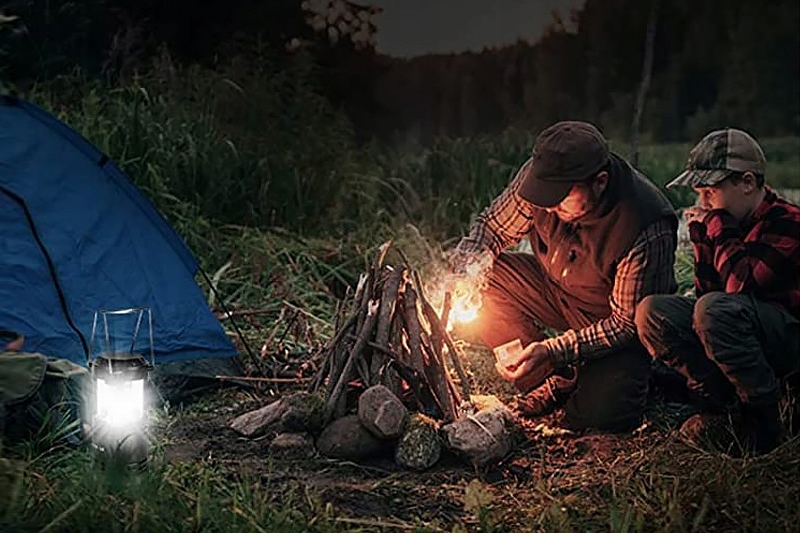 SOLARNA LATARKA LAMPKA KEMPINGOWA POWERBANK 3W1 USB AKUMULATOROWA HARCERSKA Zasięg światła 10 m