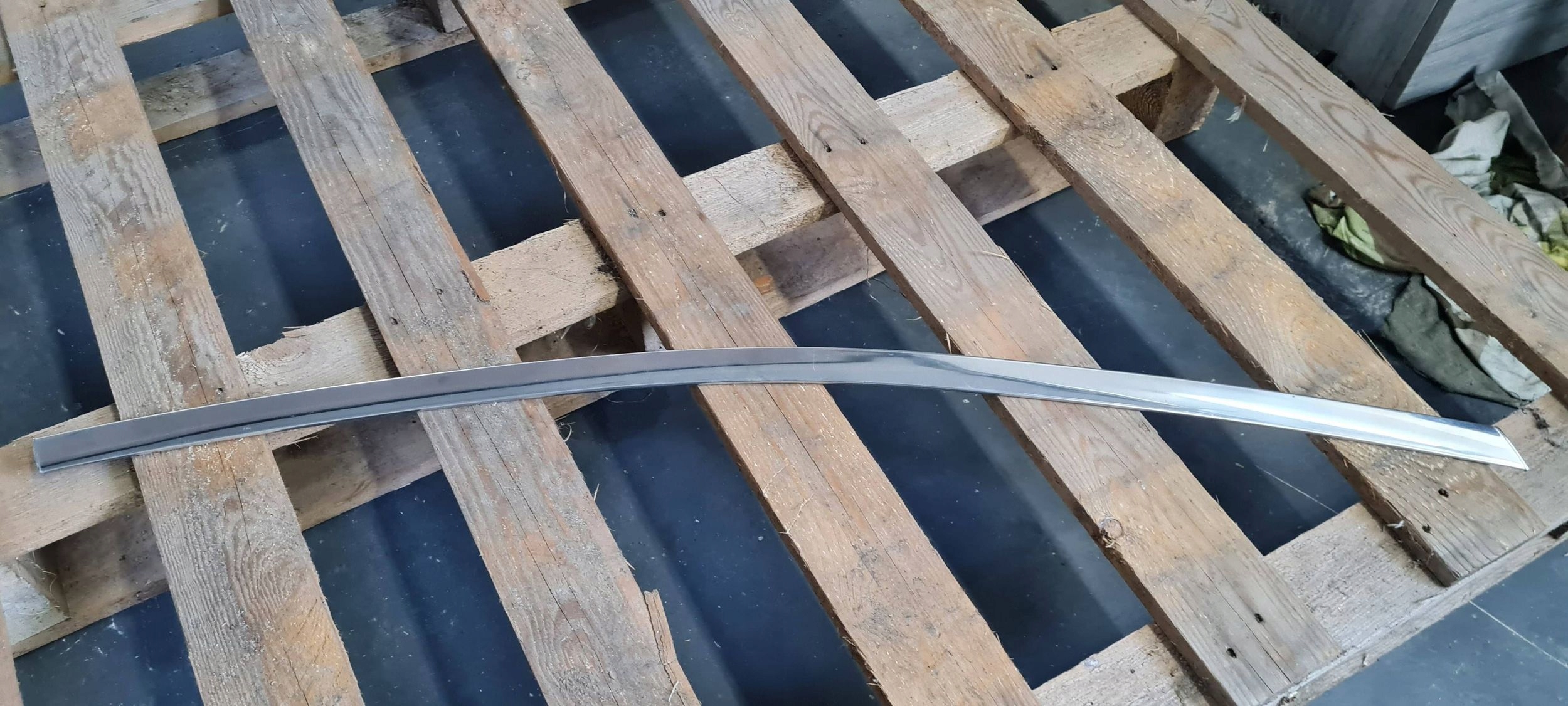 Chrysler Pacifica 2022 moulding door upper windows right front CHROM