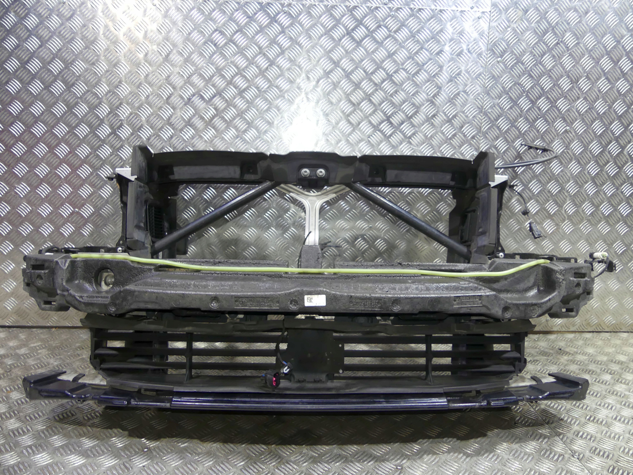 BMW 7 G11 G12 LCI 740i PAS PRZEDNI WZMOCNIENIE