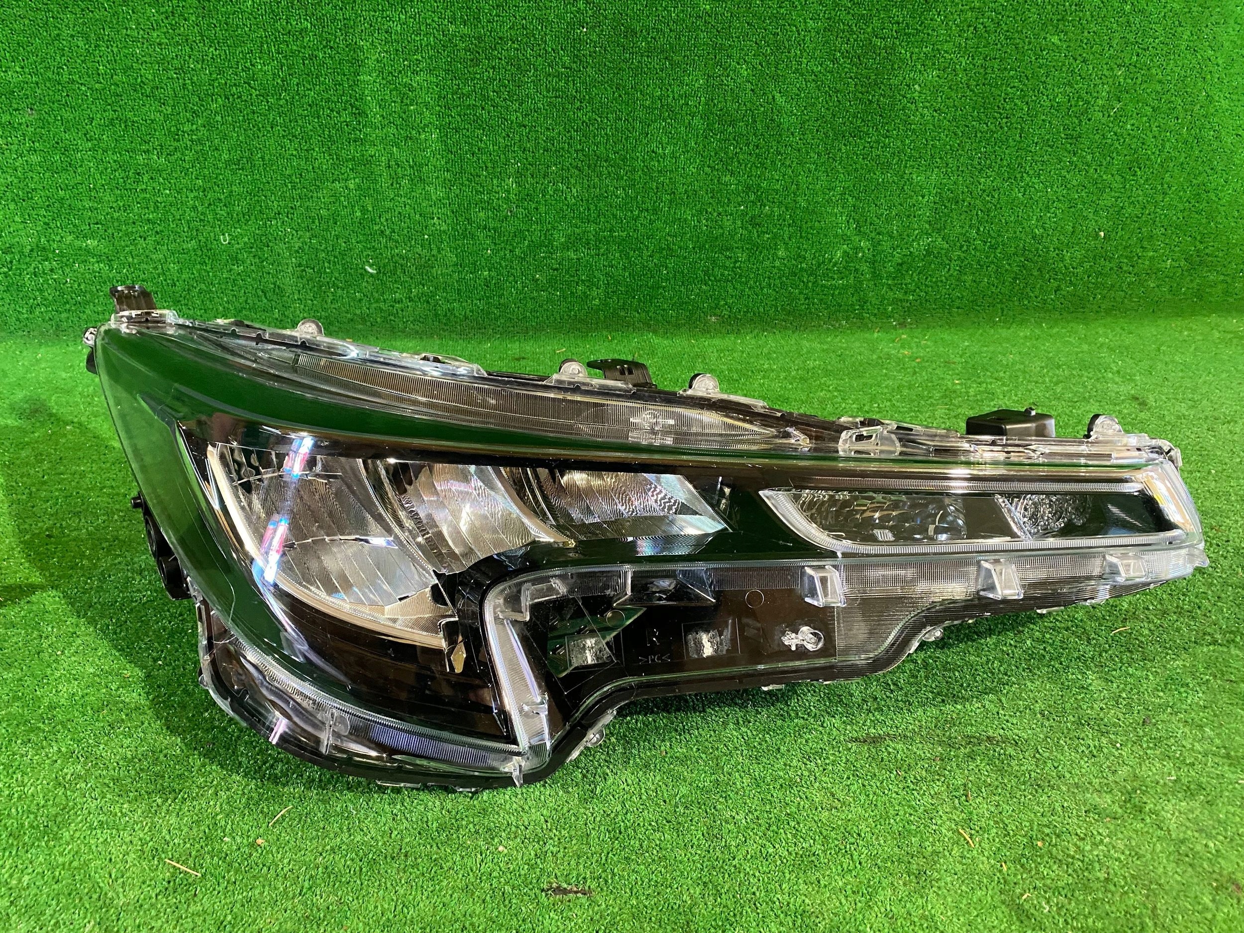 REFLEKTOR right light front right TOYOTA COROLLA E21 HB KOMBI FULL LED