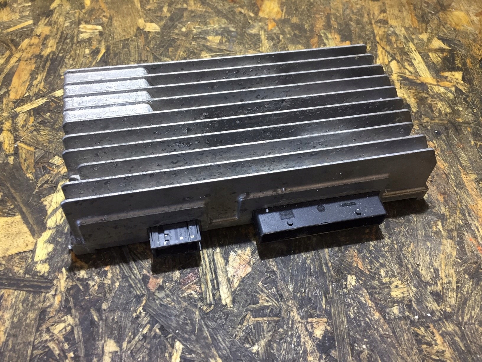 AUDI A4 B8 A5 8T amplifier bang OLUFSEN 8T0035223S