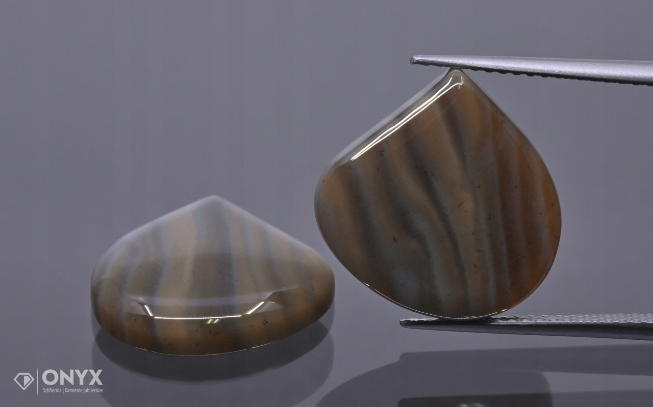 Křemen pruhovaný nízký kabošon Para nepravidelný 15,5x15,5 mm