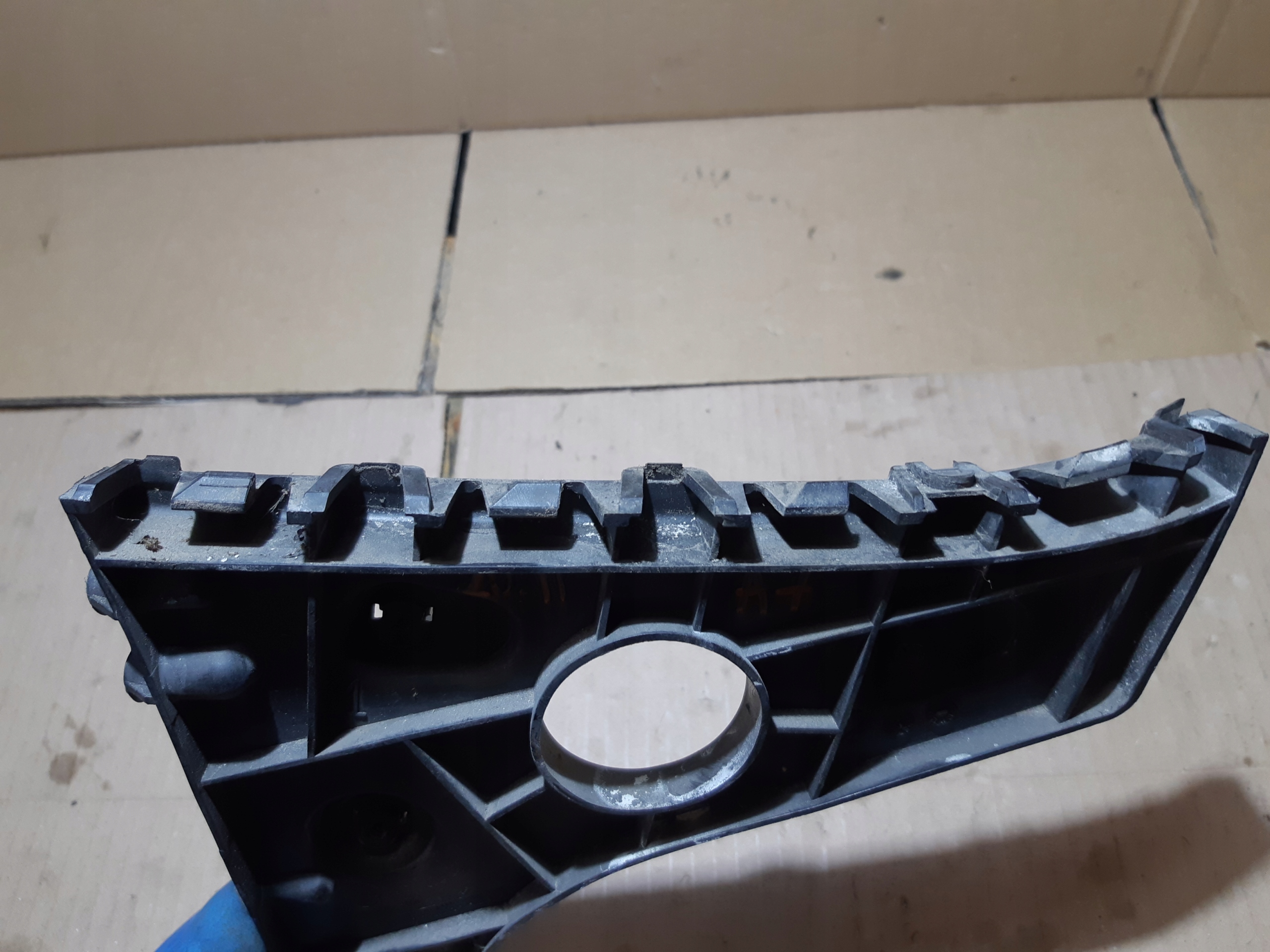 AUDI A7 4G support holder of a bumper left rear part 4G8807453A