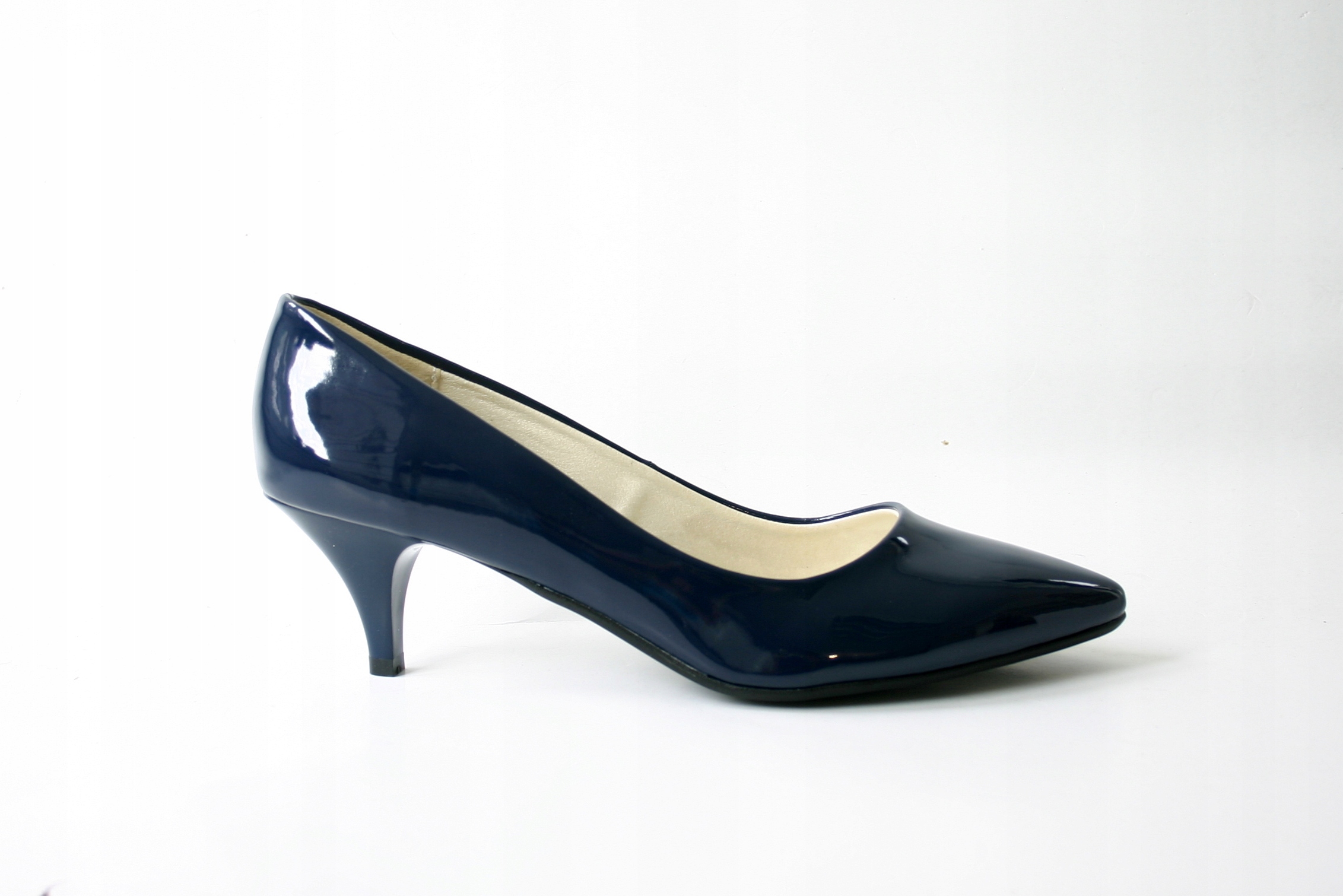 Lodičky lak námořnická modrá nízké špendlíky 40