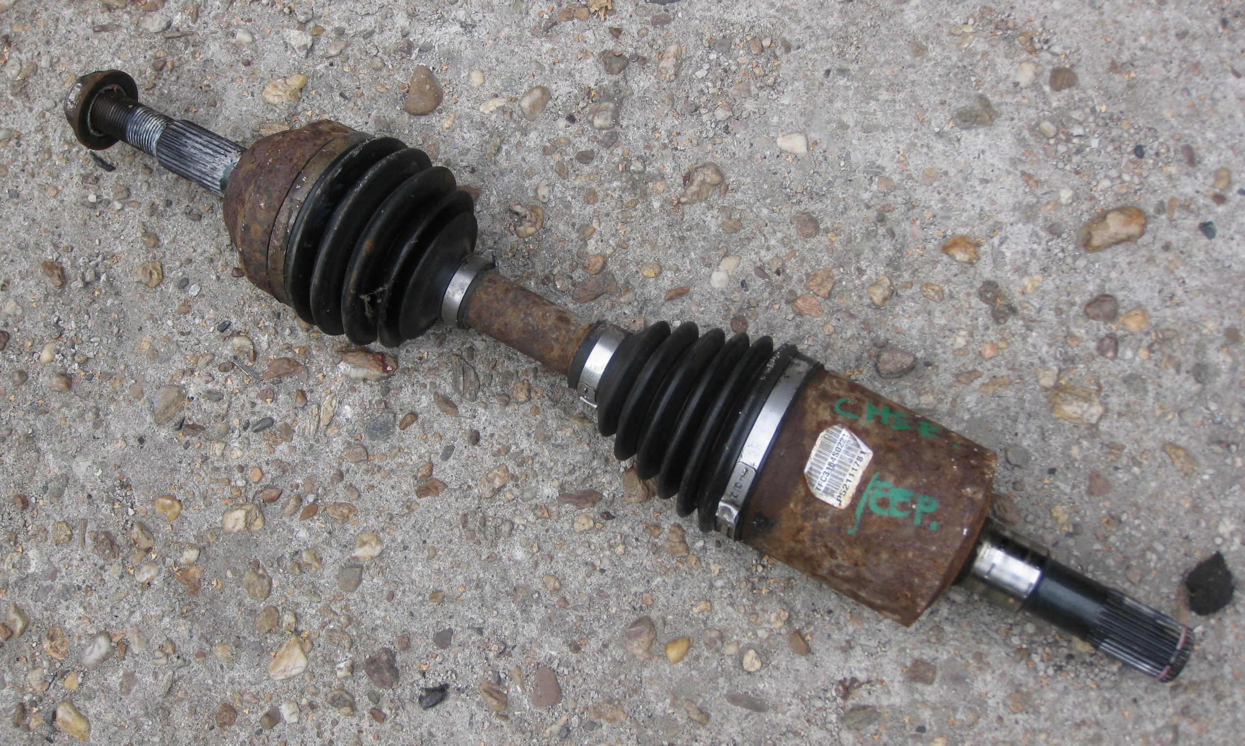 JEEP CHEROKEE LIBERTY KJ 2.5 CRDI semi-axis front left short. P52111781AB