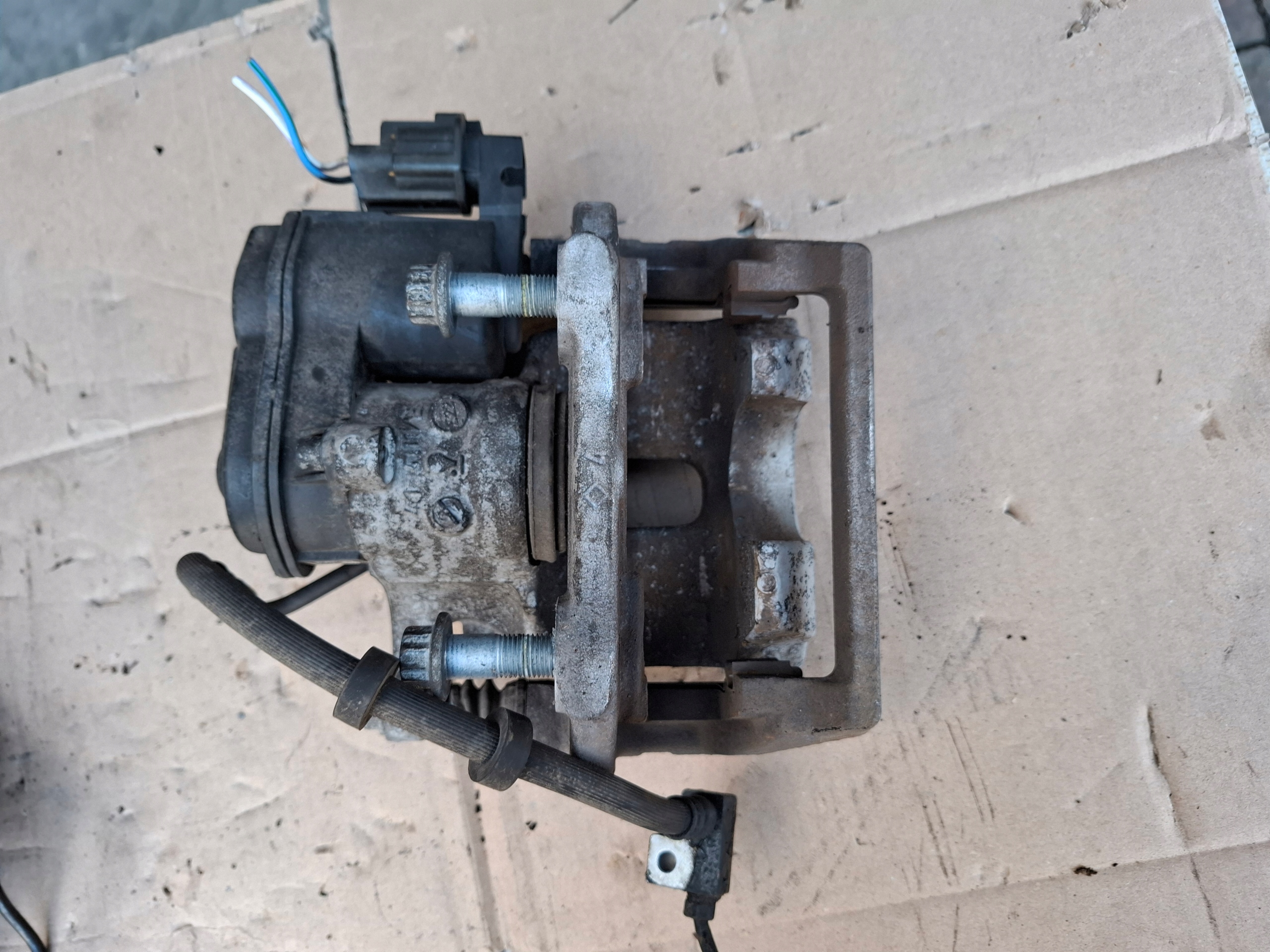 Land Rover Discovery 5 rear caliper brake LH JPLA2K328AE