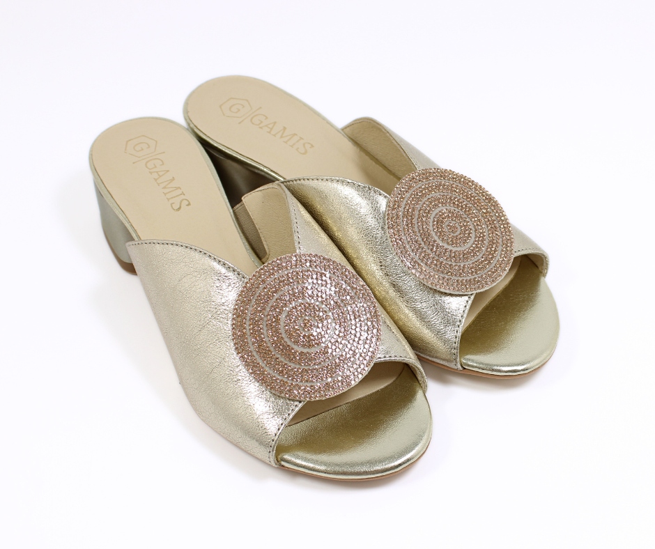 Nazouváky s ozdobou na nízkém podpatku Gamis 7157 zlaté r36