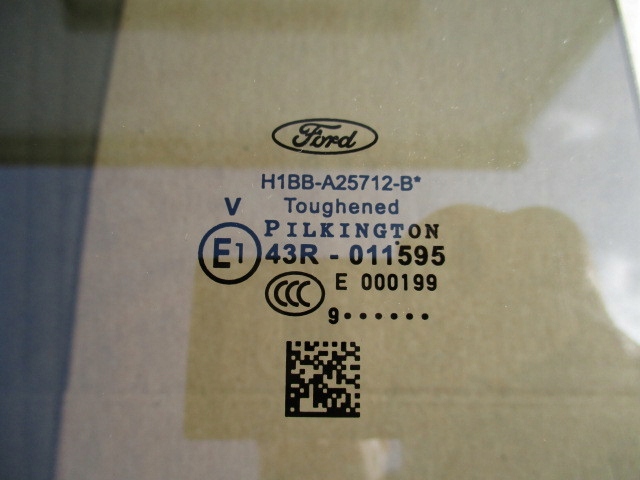 ЗАДНЕЕ ПРАВОЕ СТЕКЛО FORD FIESTA MK8 17 ТЕМНОЕ