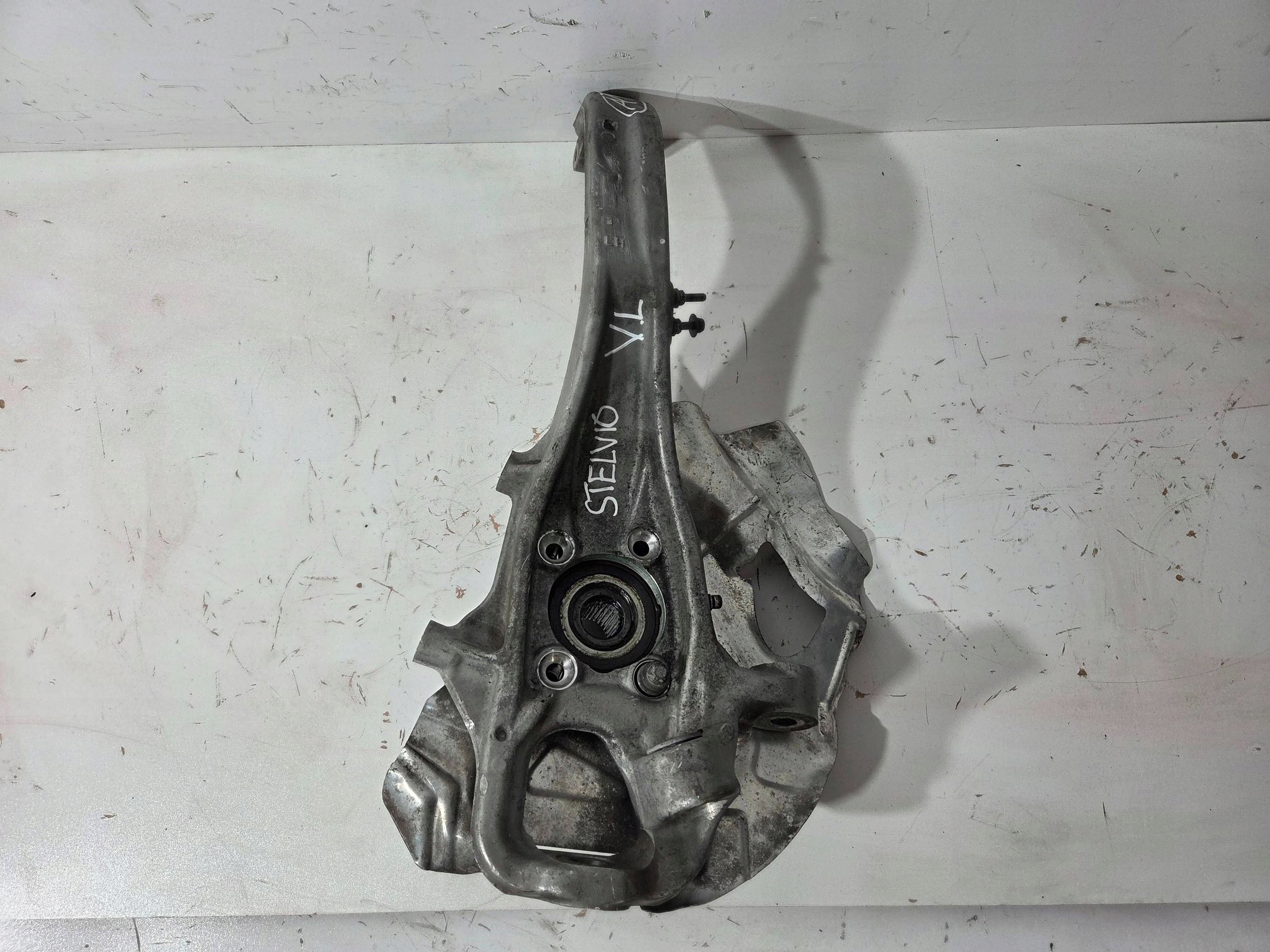 Alfa Romeo Stelvio swing front left 554551 (A103)
