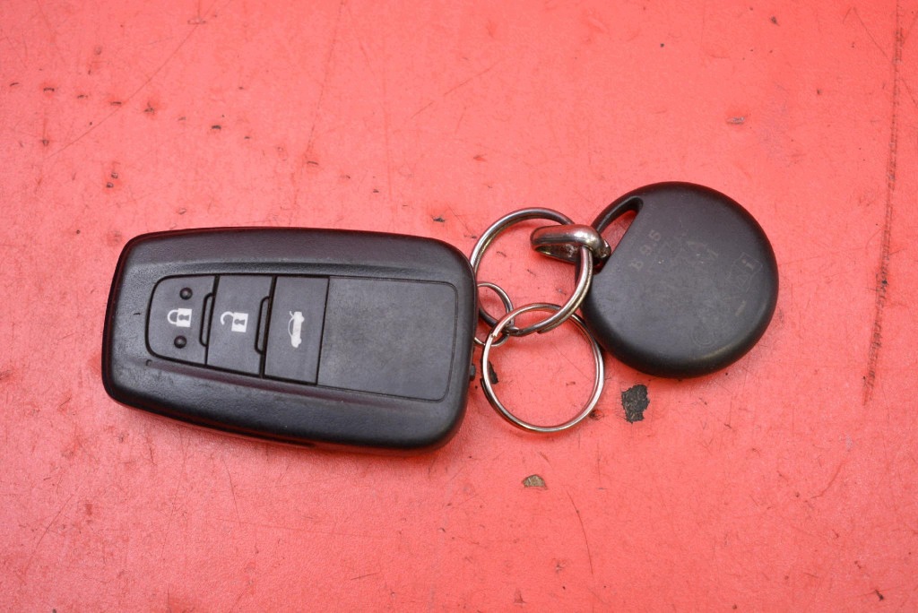 button START/STOP PILOT 55446-02610 TOYOTA COROLLA E21 1.8 HYBRID 98 KM