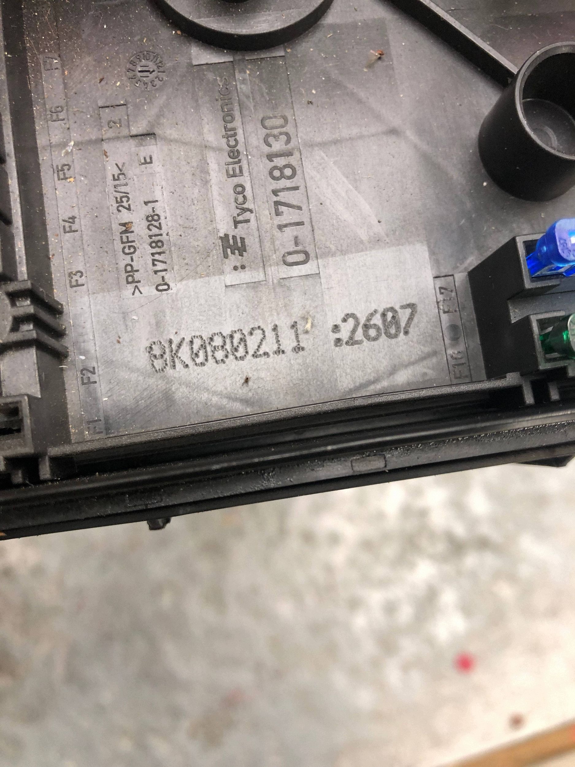 sicherungskasten VW GOLF VI KOMBI 1K0937132F