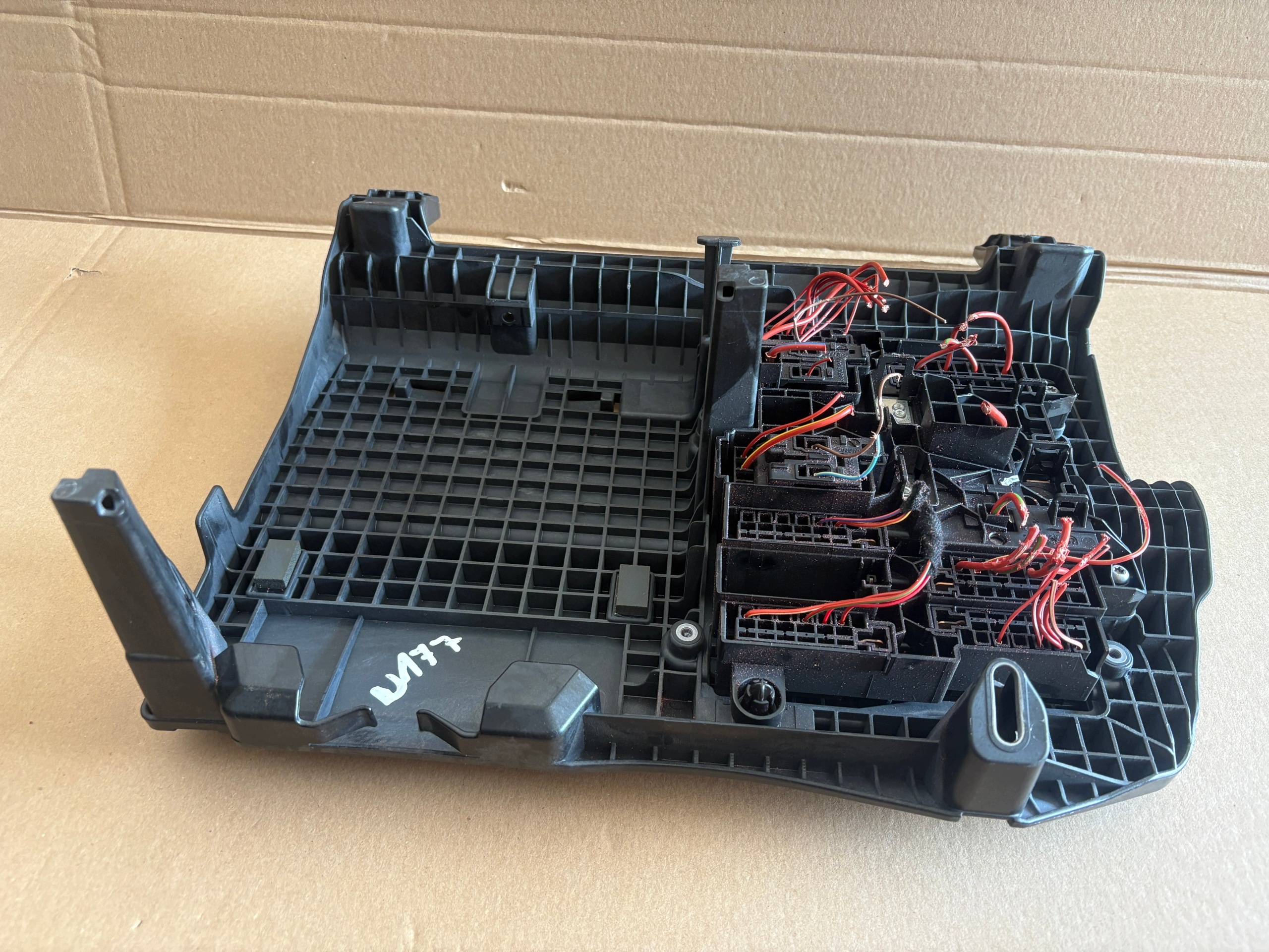 MERCEDES A class W177 fuse box A2475402406