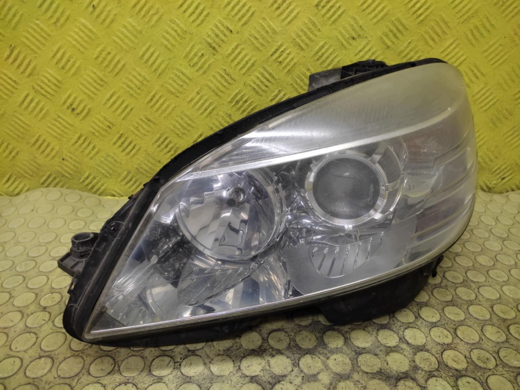 MERCEDES W204 REFLEKTOR light left front