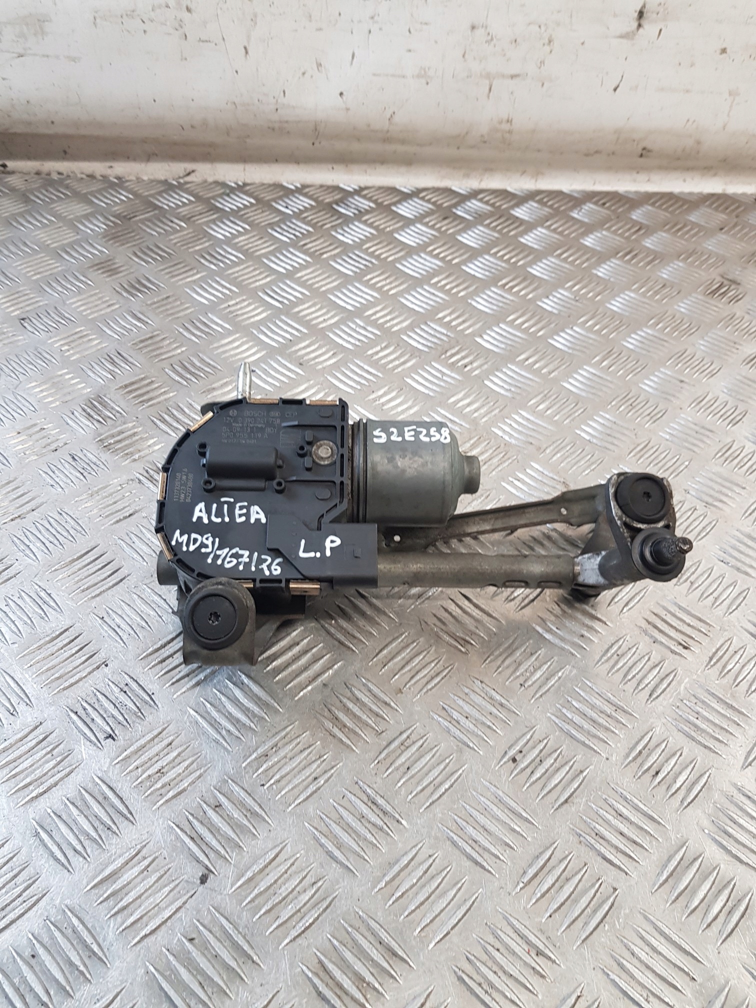 wiper mechanism left front 5P0955119A SEAT ALTEA 05R