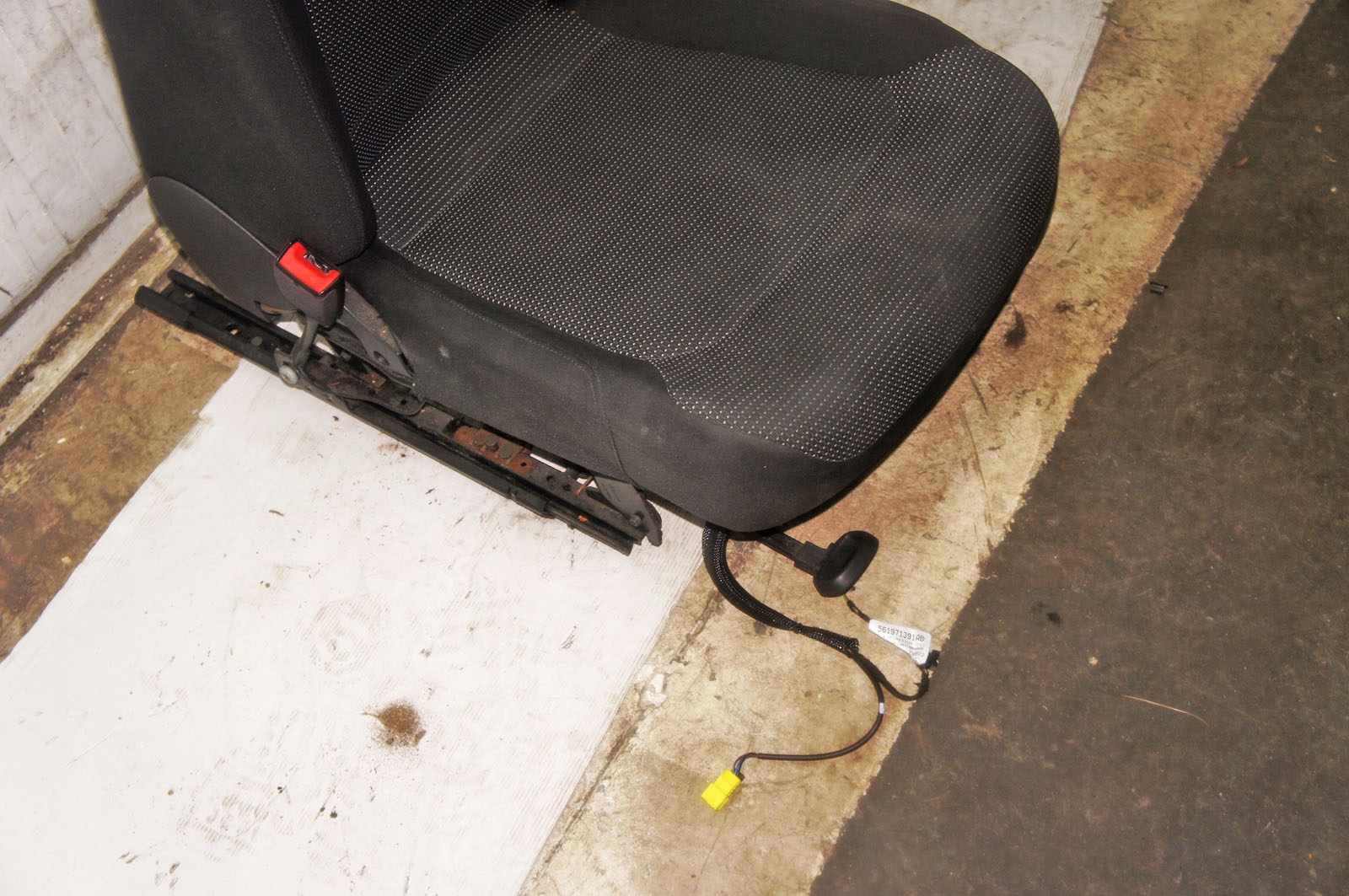 UL368 vw PASSAT B8 кресло передний левый америка