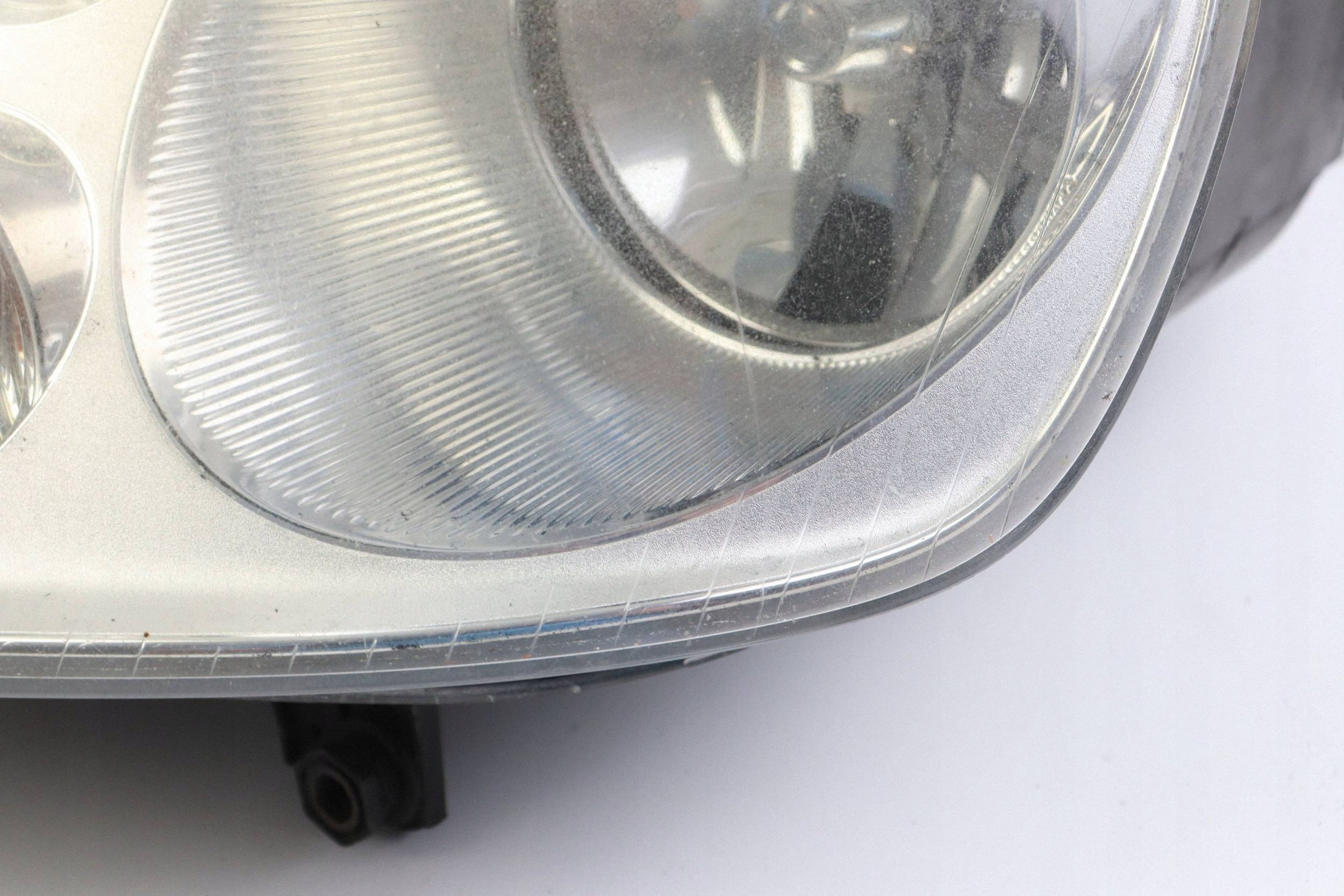 VW TOURAN and light front left front EUROPA 1T0941005E