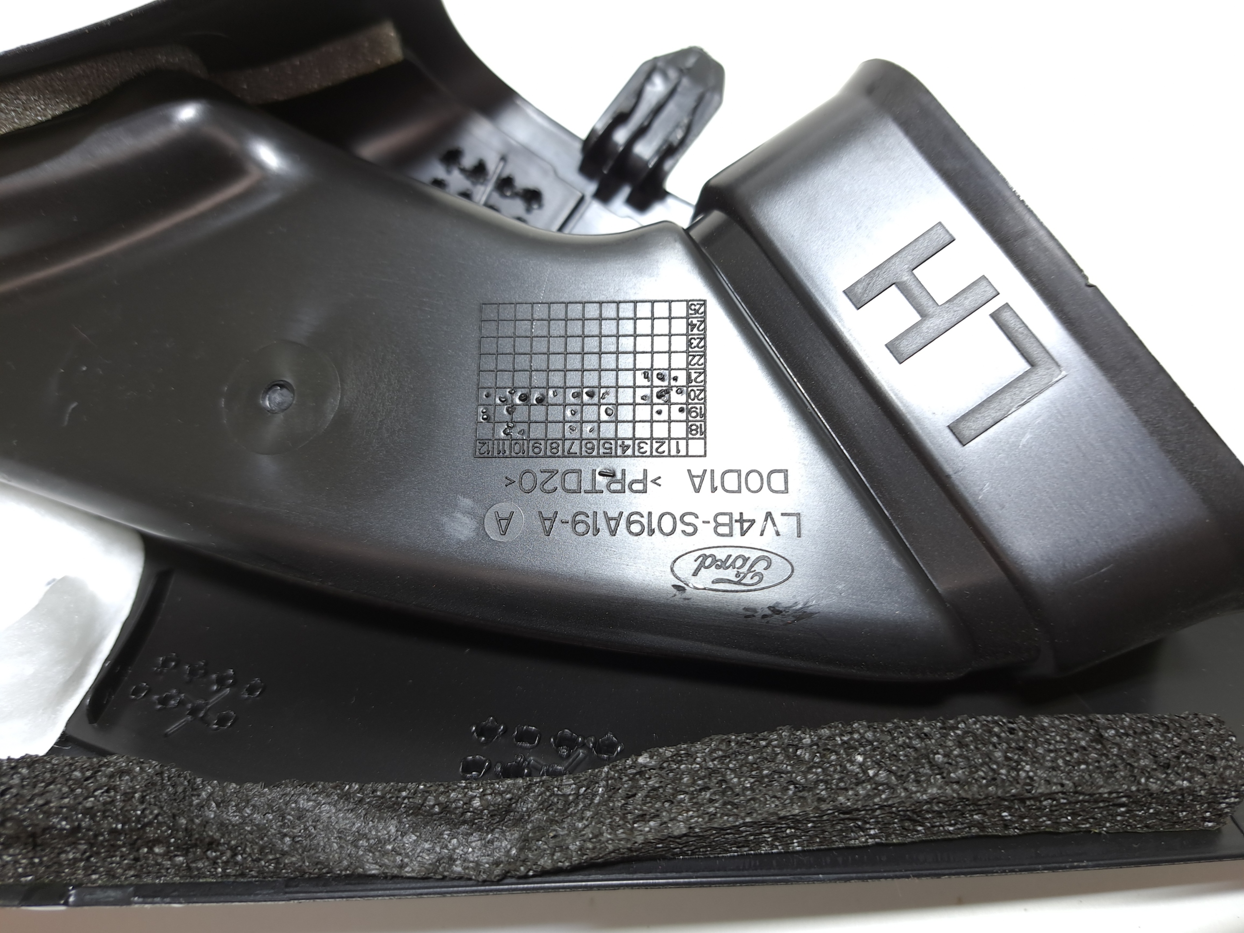 FORD KUGA III MK3 OSLONA SLUPKA PRZOD PRZEDNIA LEWA ST-LINE Numer katalogowy części LV4B-S019A19-A , LV4B-S019A19