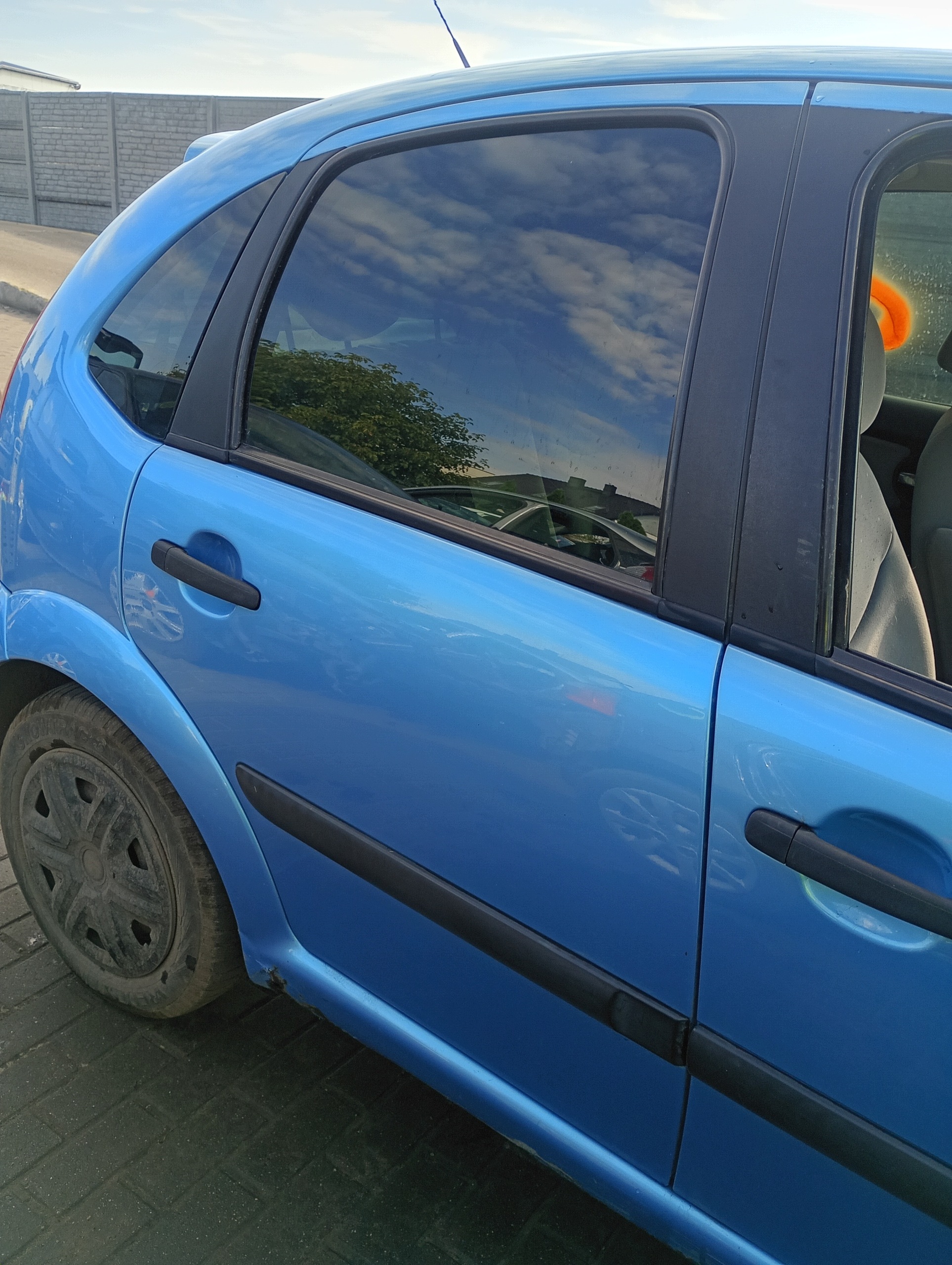 door right rear. rear part Citroen C3 02-10 code lakieru KMYD