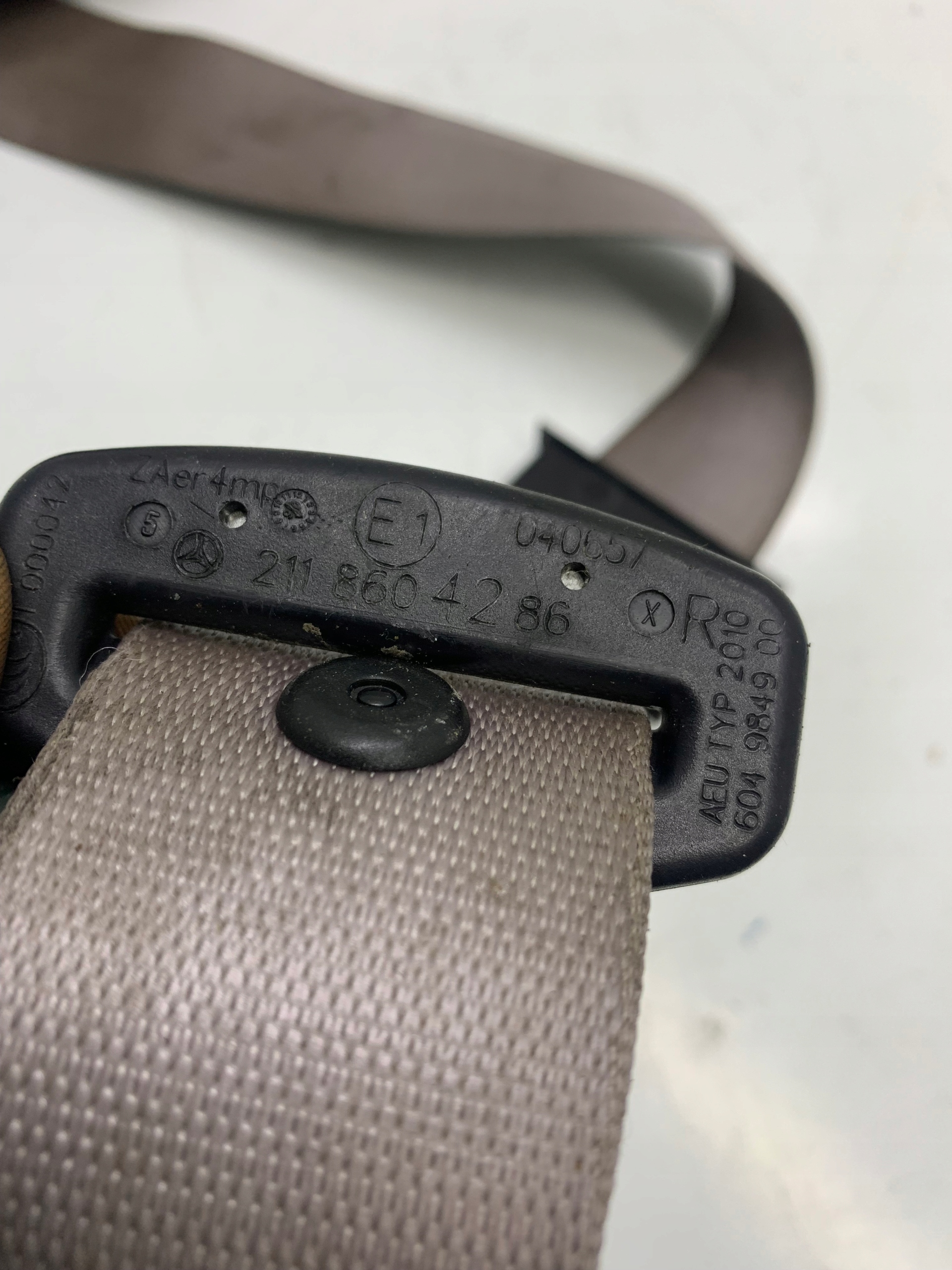 W211 W219 CLS tension belt safety front right A2118604286