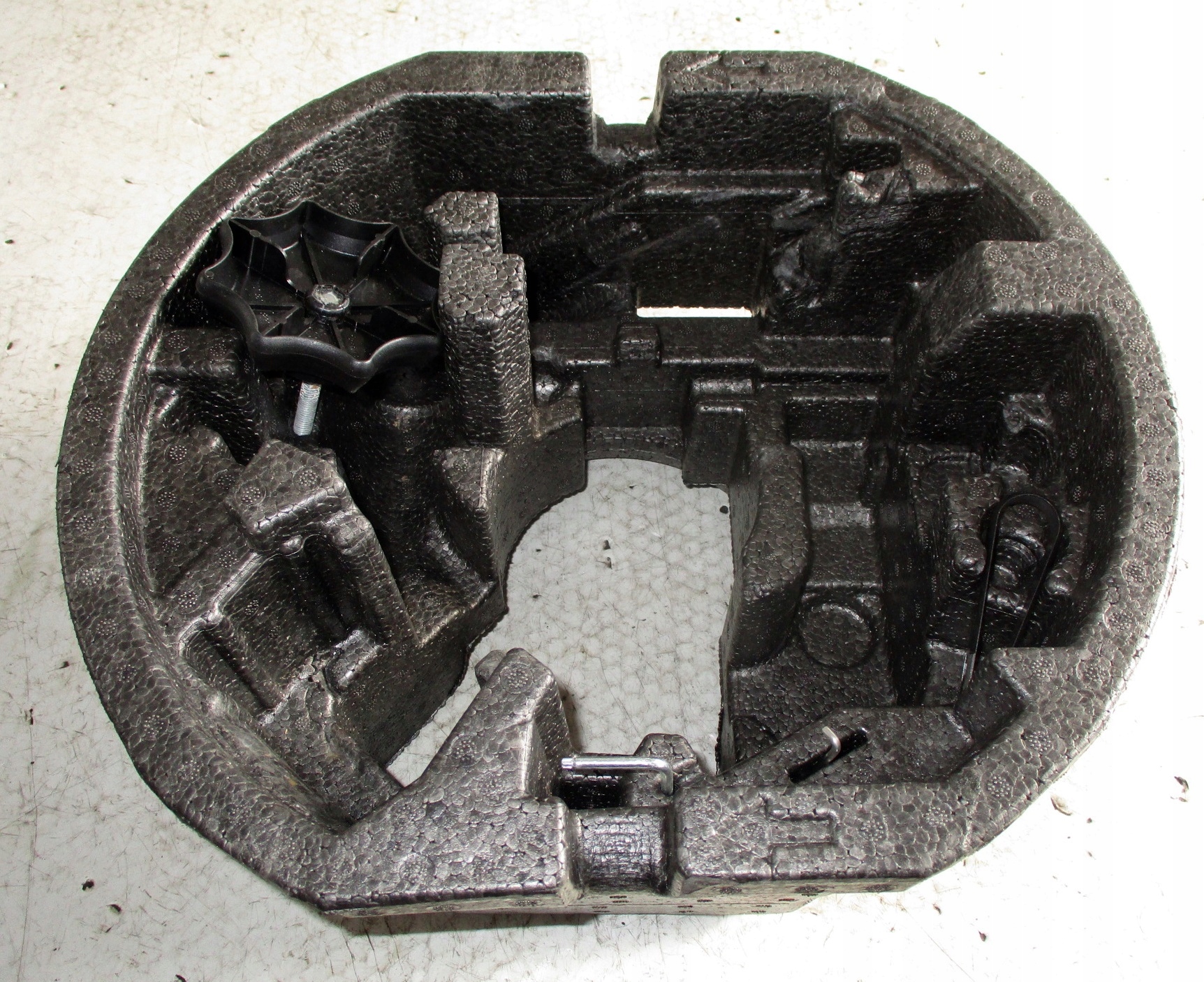 SKODA RAPID STYROPIAN BAGAŻNIKA