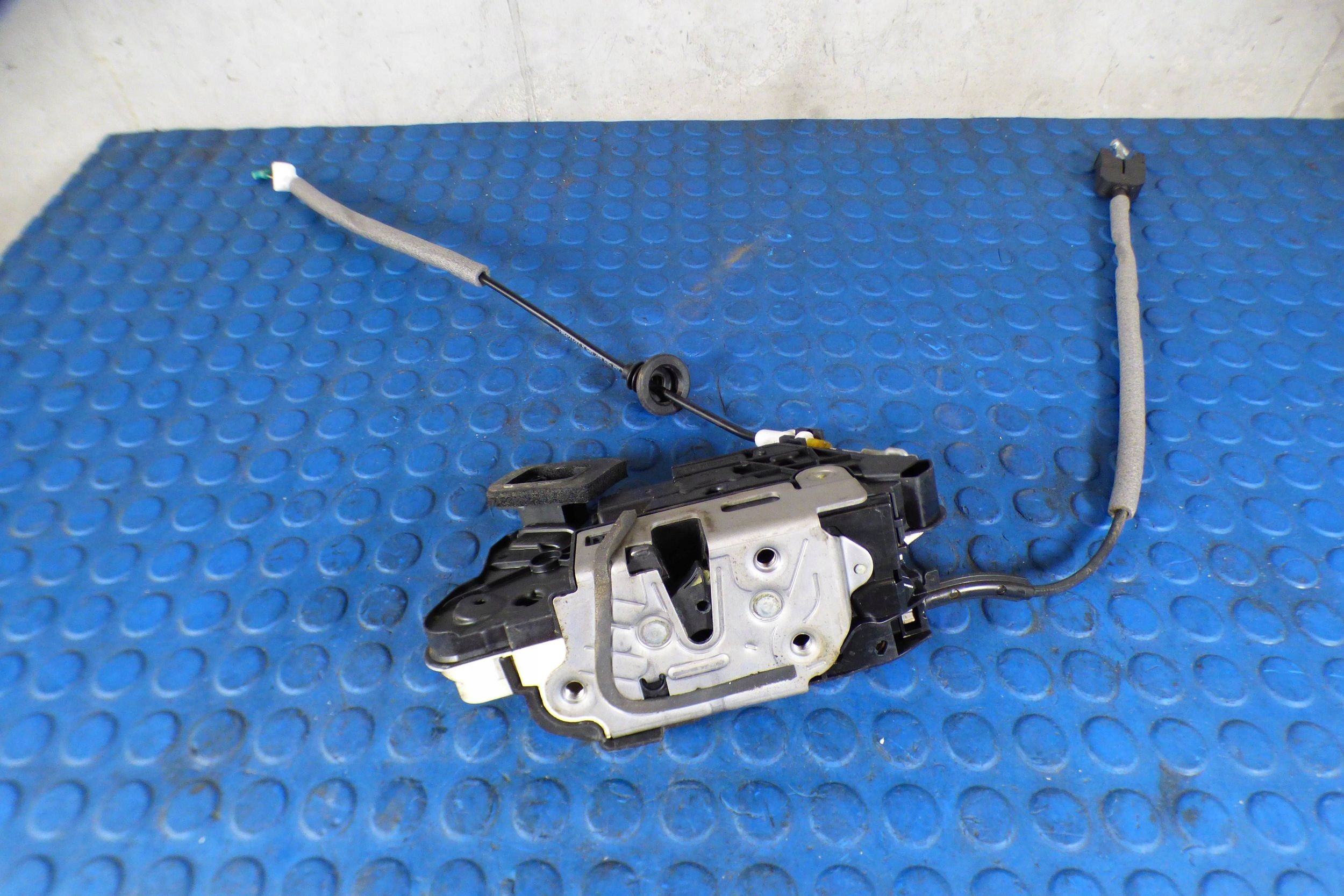 Skoda Octavia III lock door left front 5E1837015B original stBDB 7PIN