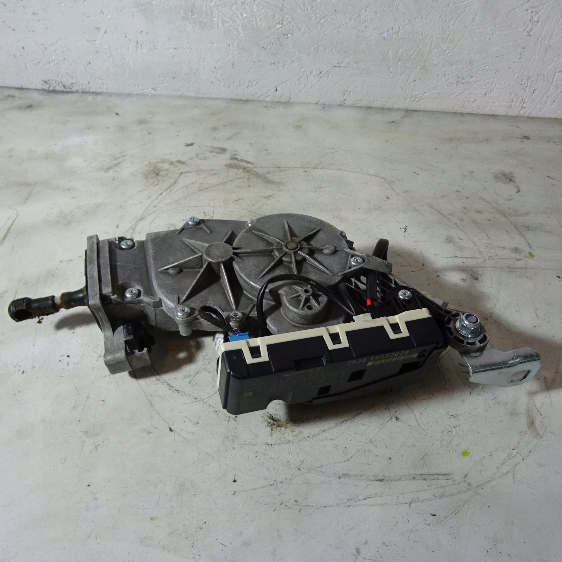 MERCEDES E S212 Motor hinten heckklappe A2128203742