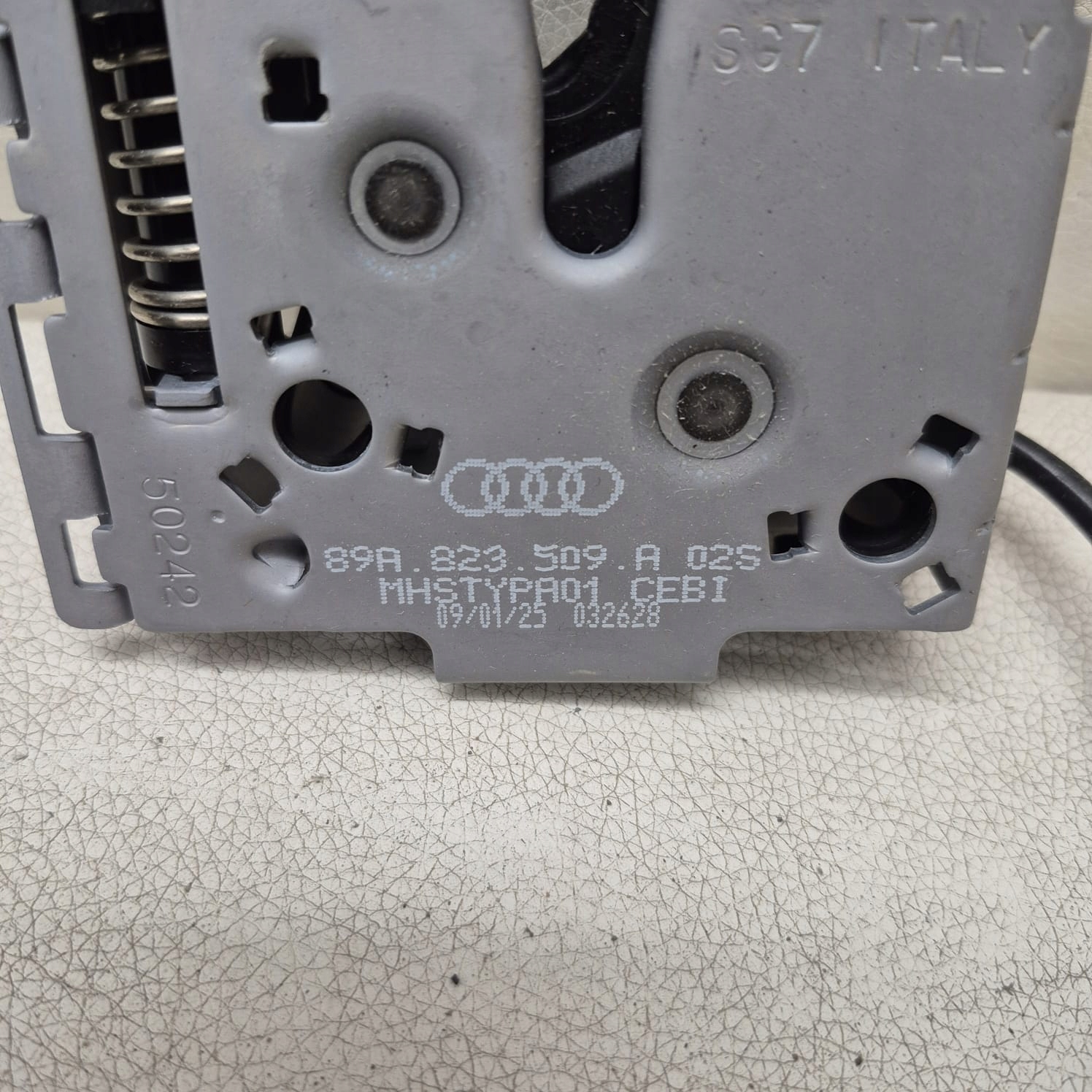 AUDI Q4 E-TRON 21-> bonnet latch lock