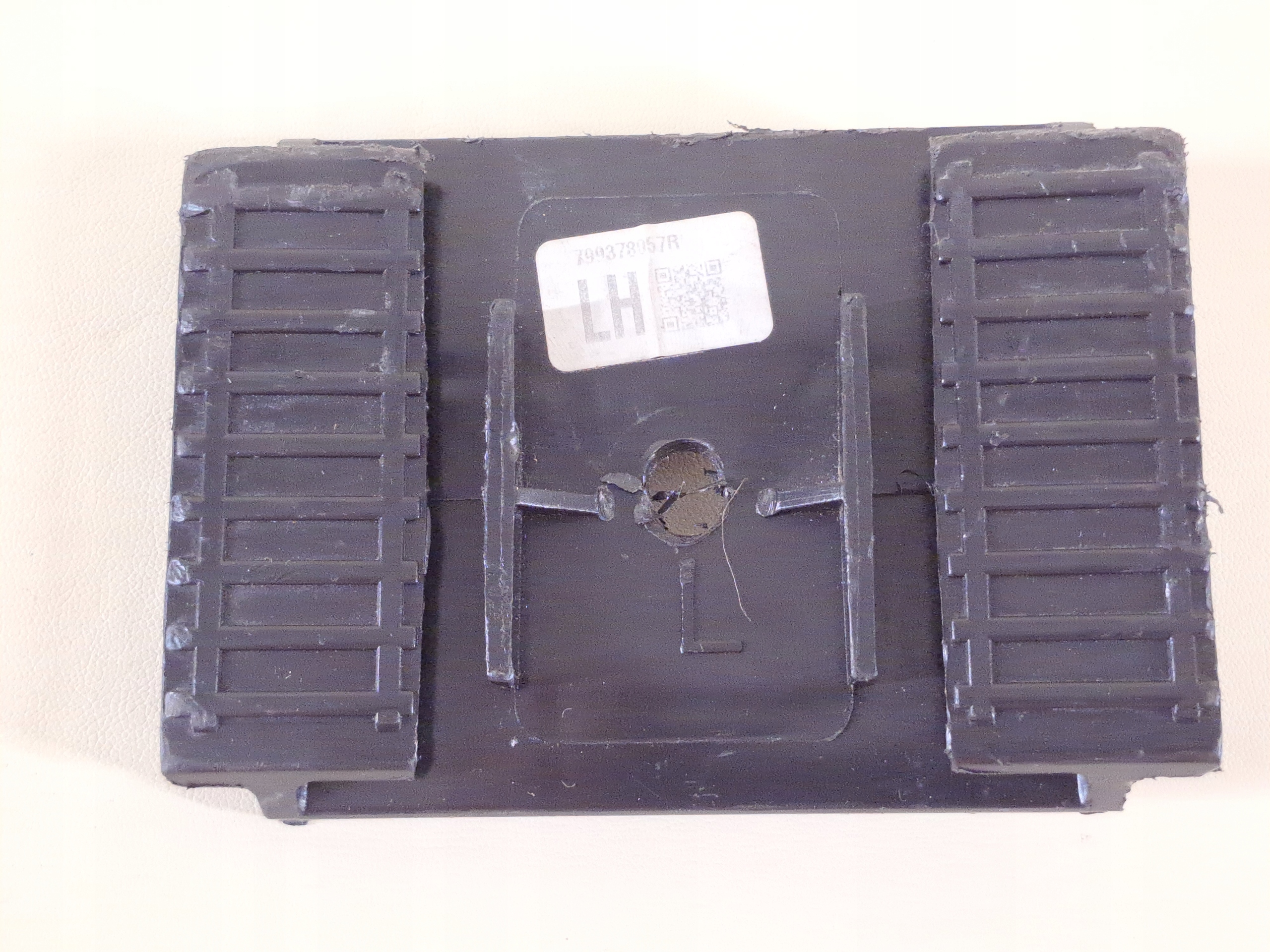 plastic holder bracket boot rear panel left DACIA LOGAN 3 III 21r