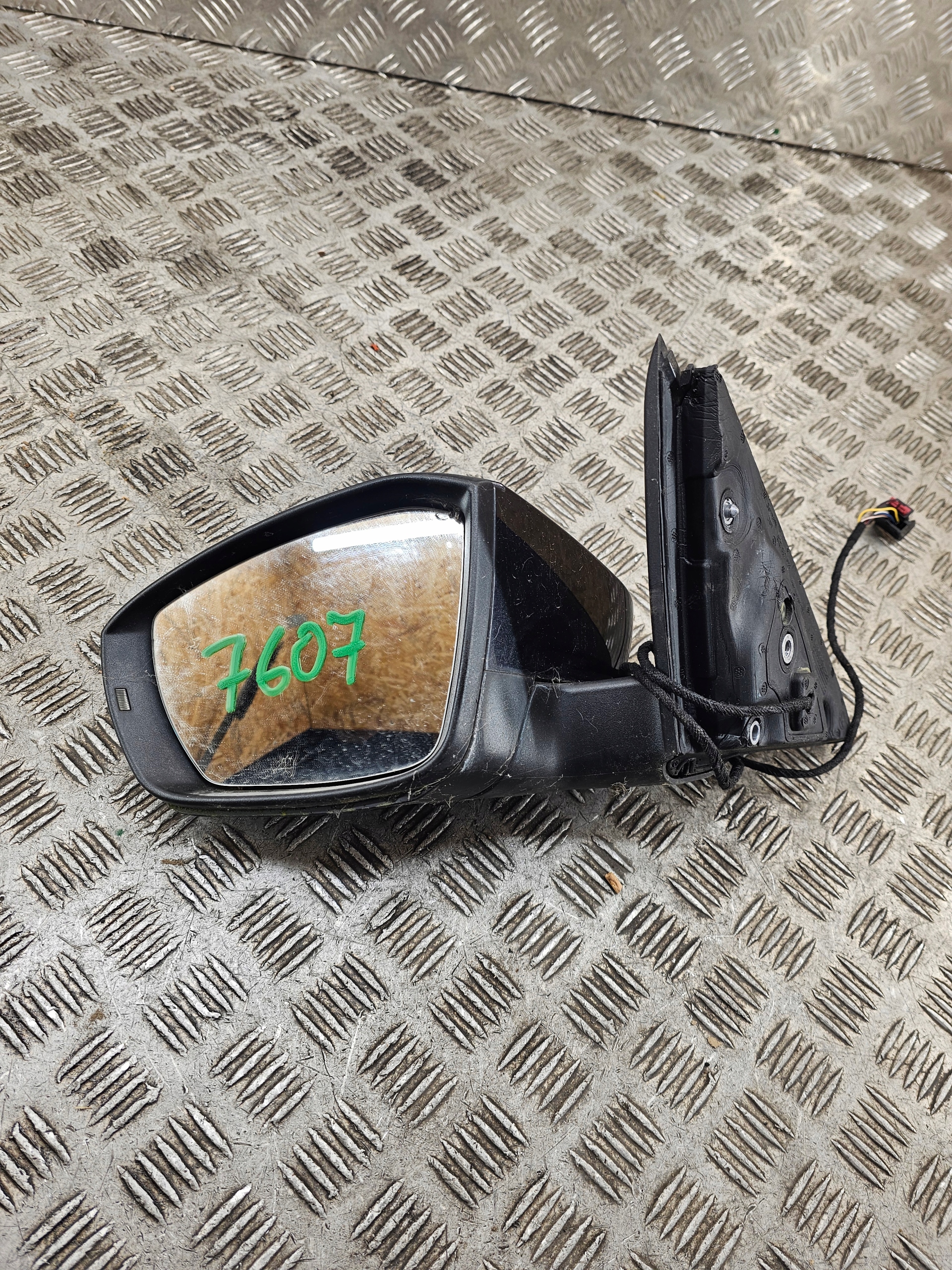 SKODA OCTAVCIA 3 III - mirror left 5E0857933