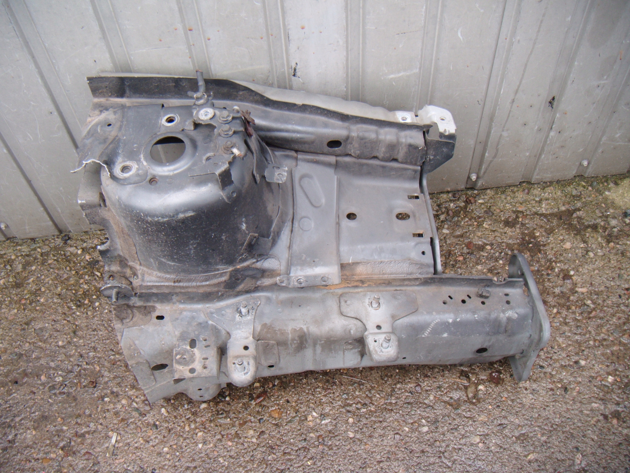 VOLVO V50 S40 2 II 04-12 PODŁUŻNICA RAMA FARTUCH ĆWIARTKA - LEWA PRZEDNIA