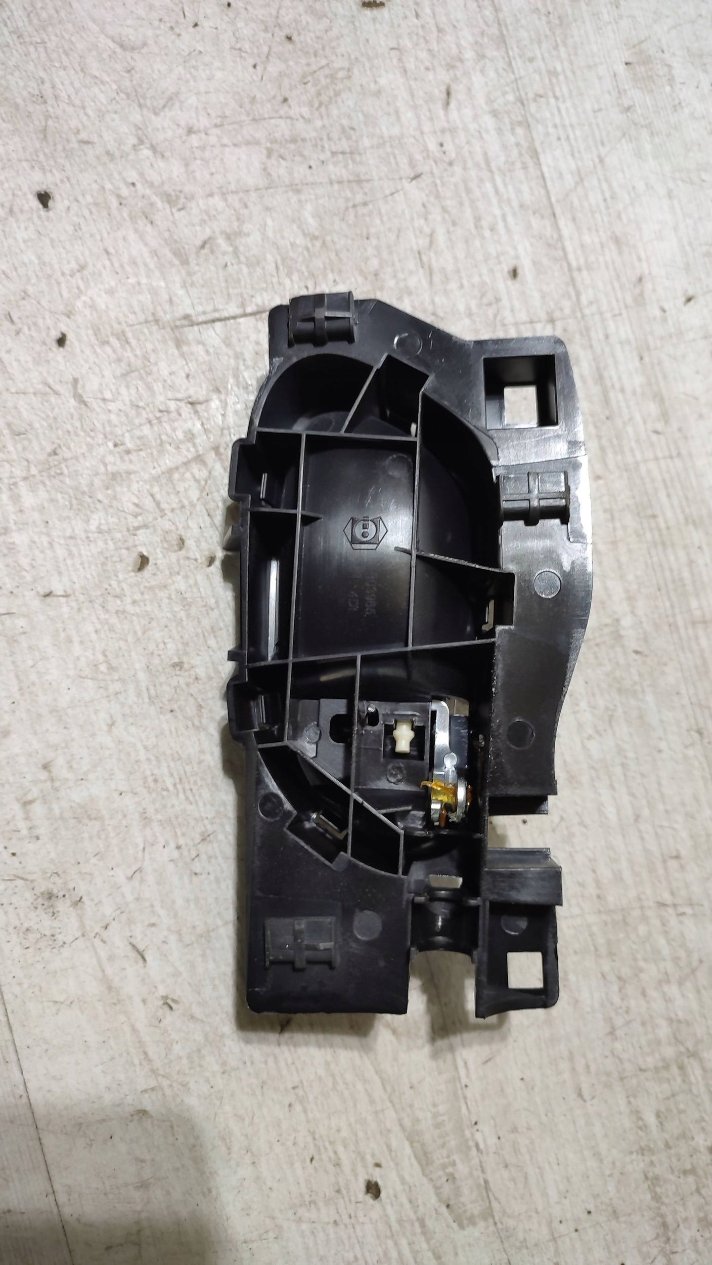 Peugeot 2008 and 2018 handle inner