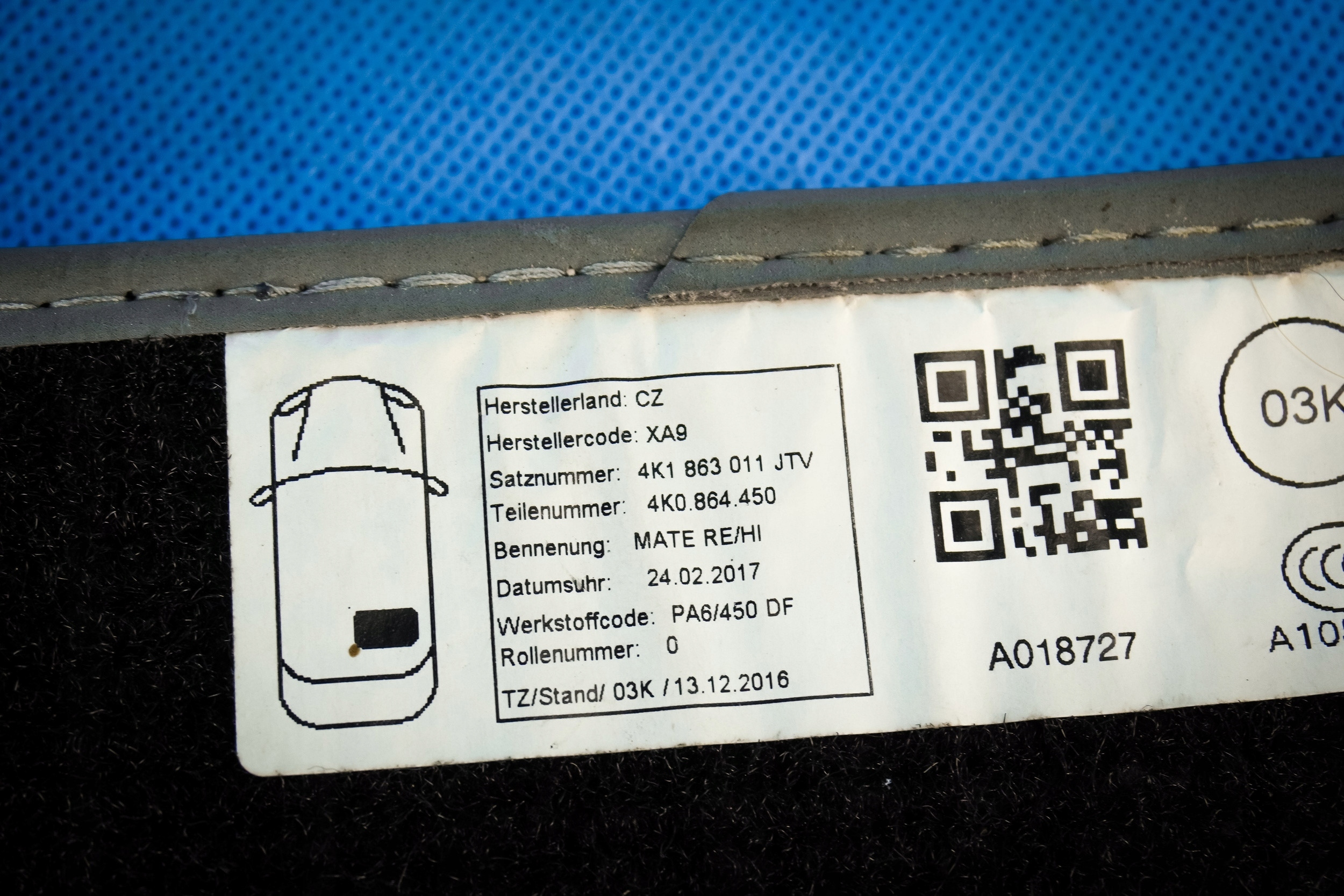 mat right rear part Audi A6 4K A7 4K8 4K0864450 JTV