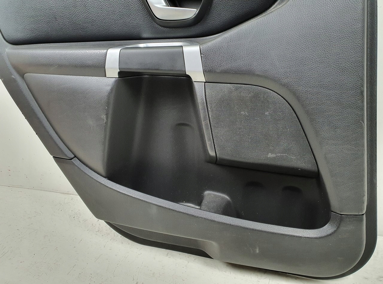 TAPICERKA BOCZEK DRZWI LEWY TYŁ VOLVO XC90 Producent części Volvo OE