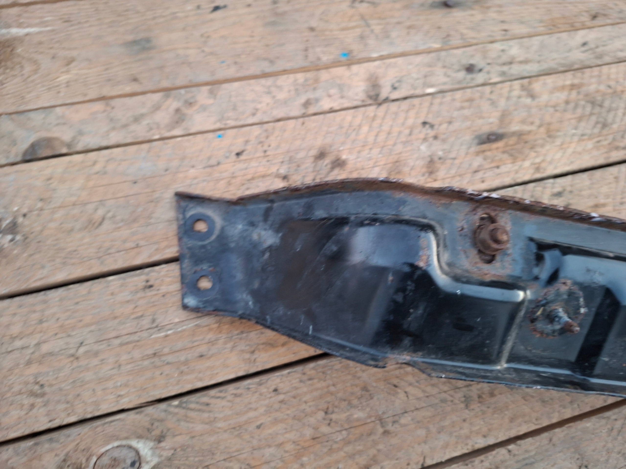 Consolle Supporto Protezione Sottoscocca Audi Q5 e 8R 2012r 2.0 tdi 8R0825001