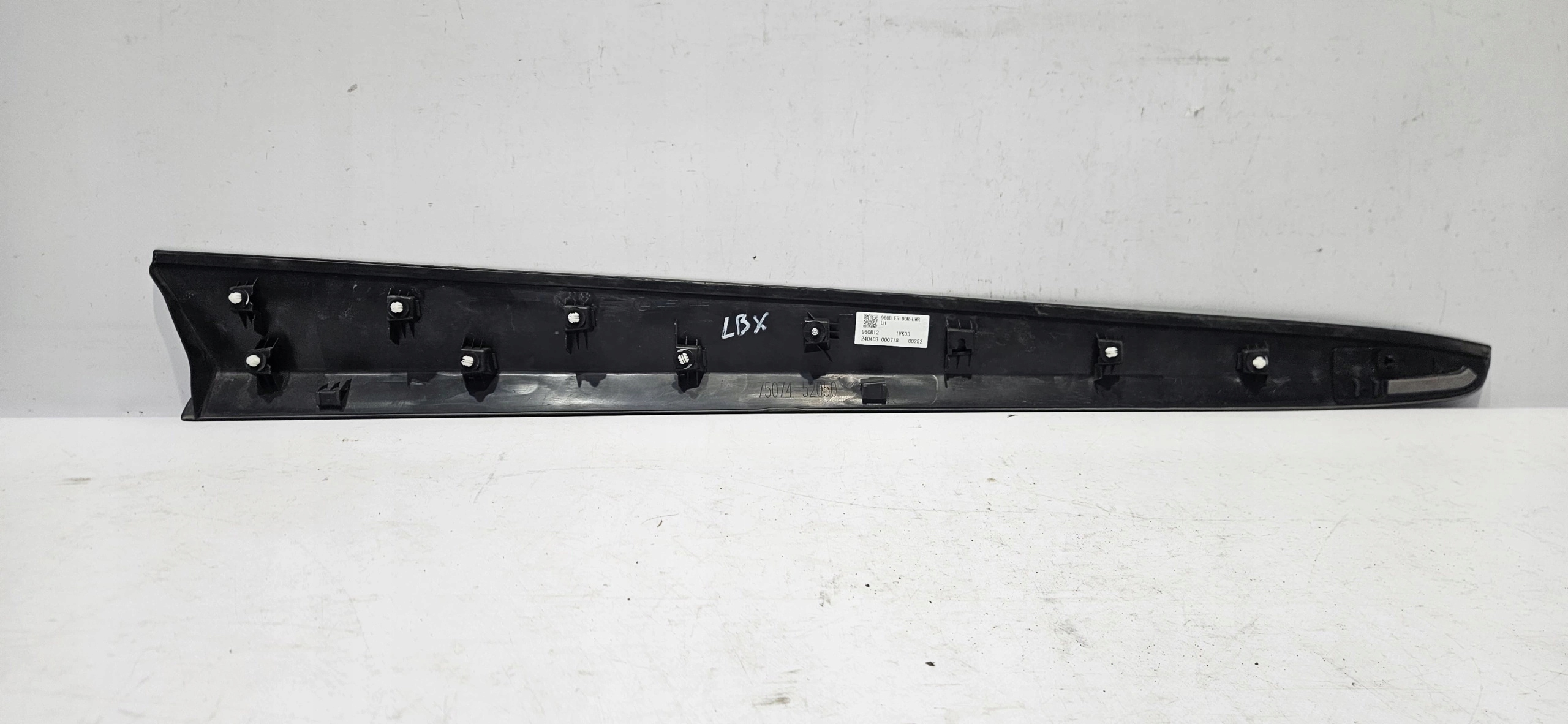 moulding door left front LEXUS LBX 23- original 75074-52050