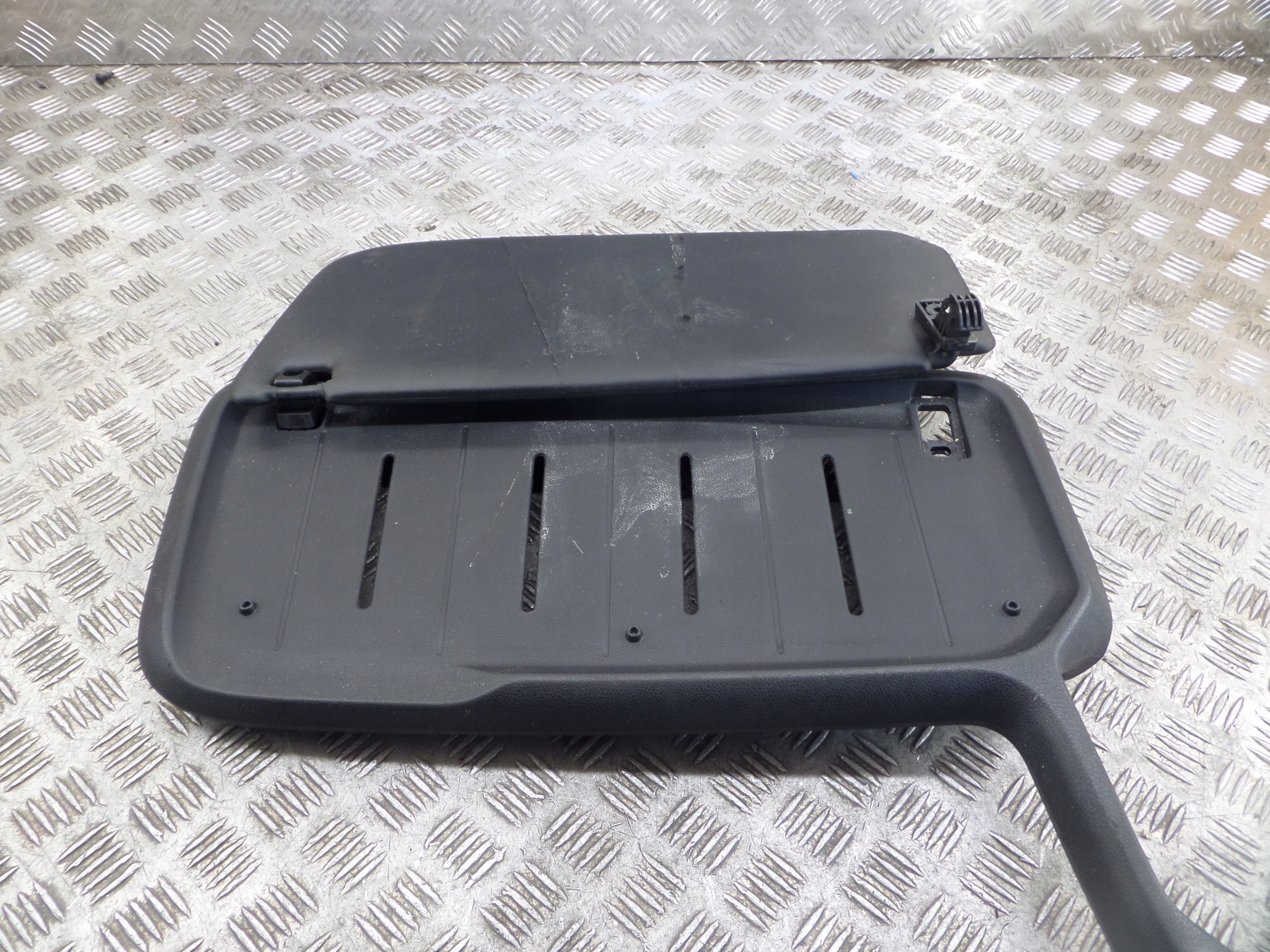 MERCEDES SPRINTER W907 W910 visor plato cover left A9106900002