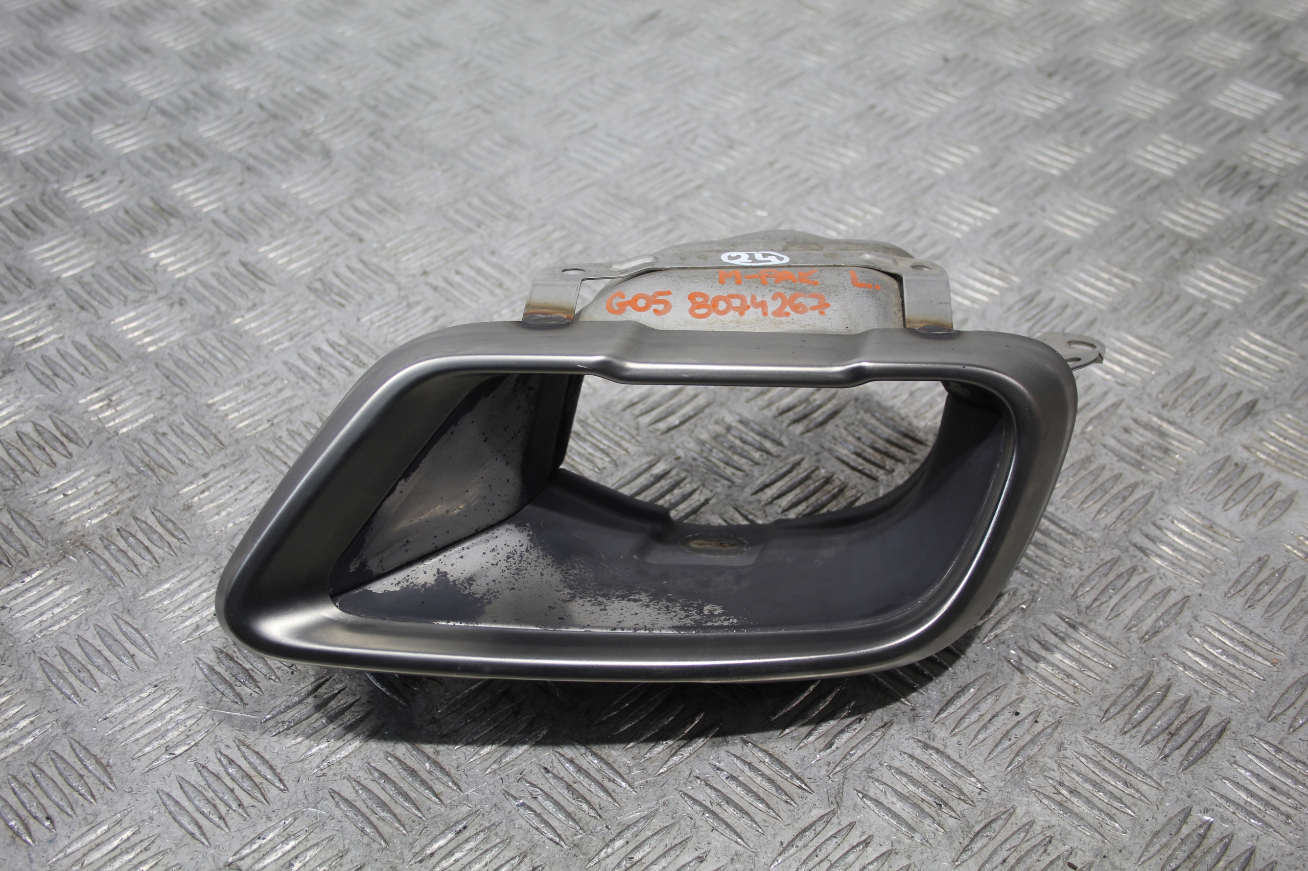 Наконечник вихлопу лівий BMW X5 G05 8074267