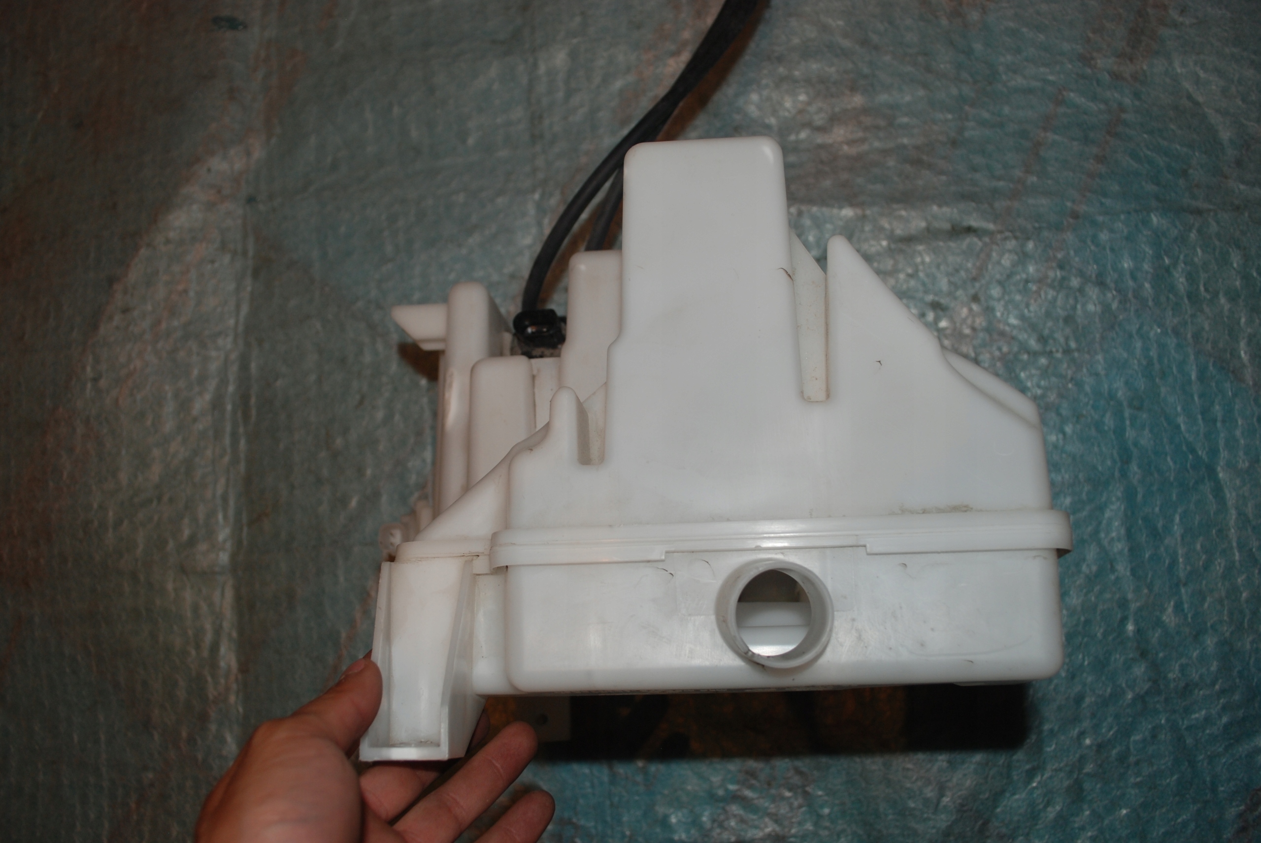 бачок омывателя jaguar M9D3-17B613-A 2018 r.- oe