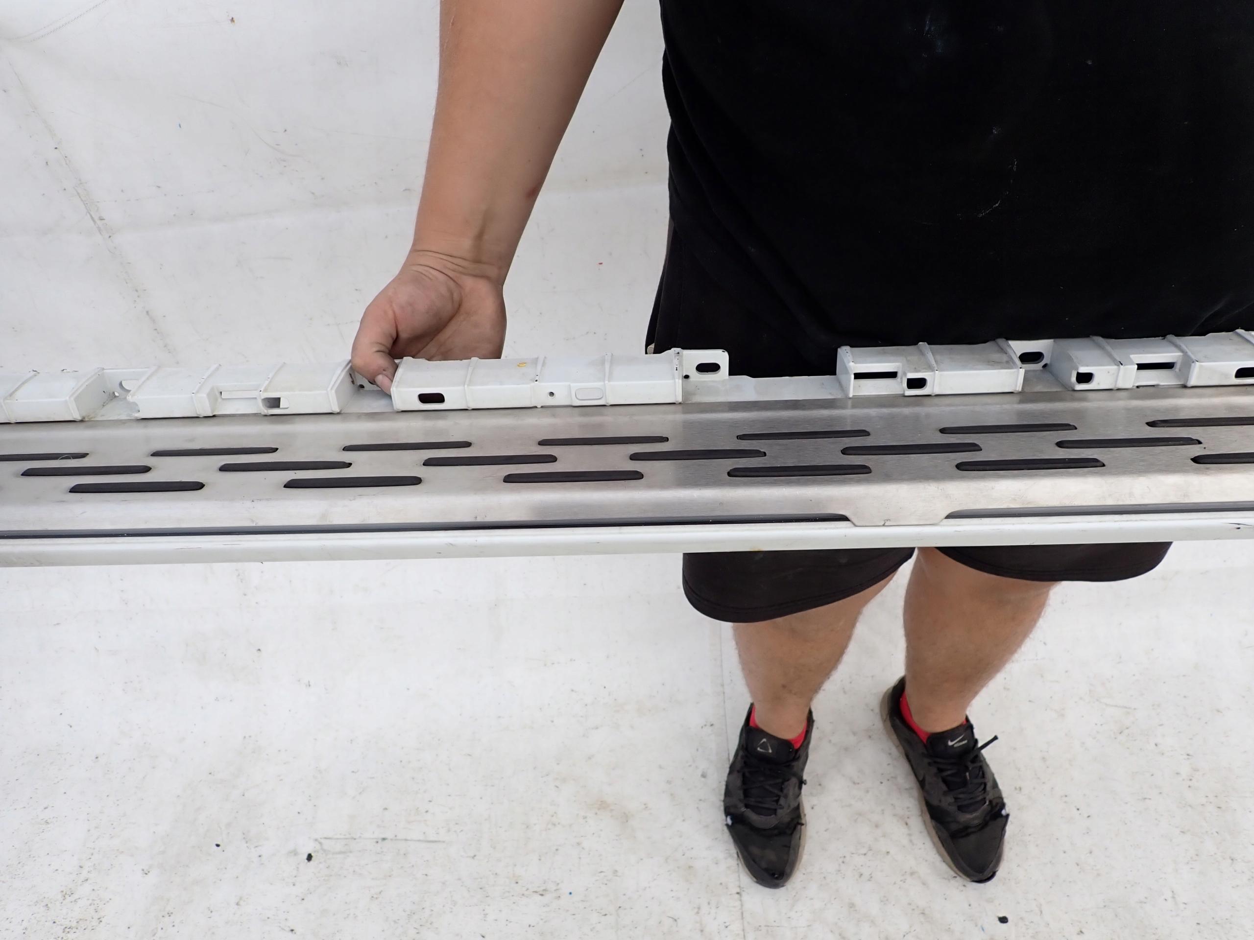 VOLVO XC90 II 15- STOPIEN moulding threshold right LED