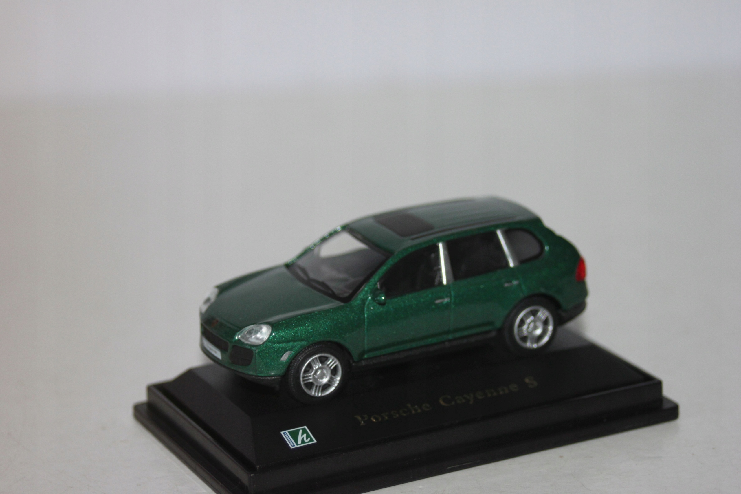 PORSCHE CAYENNE TURBO MK1 hongwell 1/72