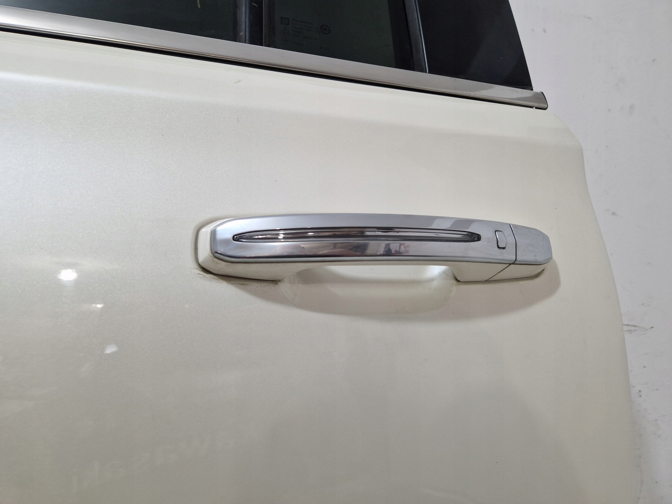 CADILLAC ESCALADE IV ESV 2015 - door left rear part rear. complete BNG