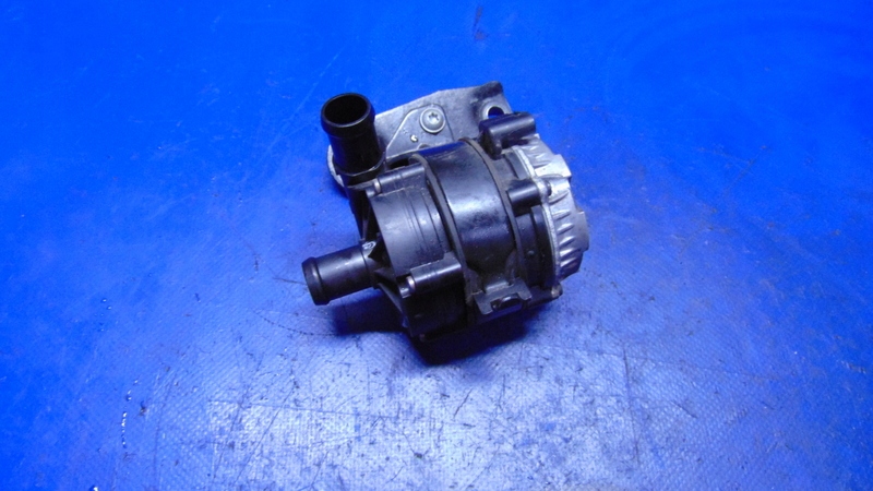 supplementary water pump 1.4 e-TSI LEON CUPRA IV VW PASSAT B8 GOLF VIII